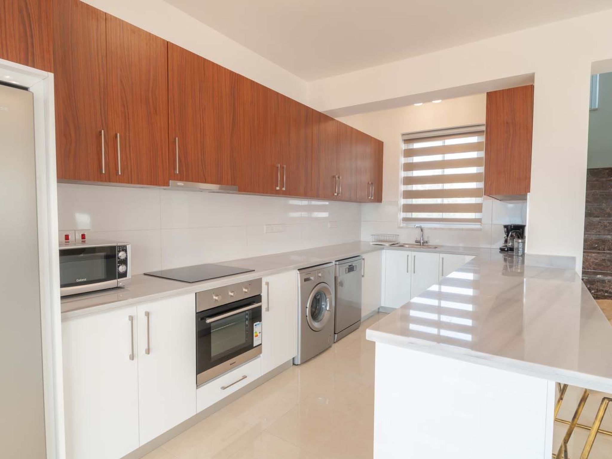 Luxuriöse Villa mit 4 Schlafzimmern, privatem Pool und Whirlpool-Binnen