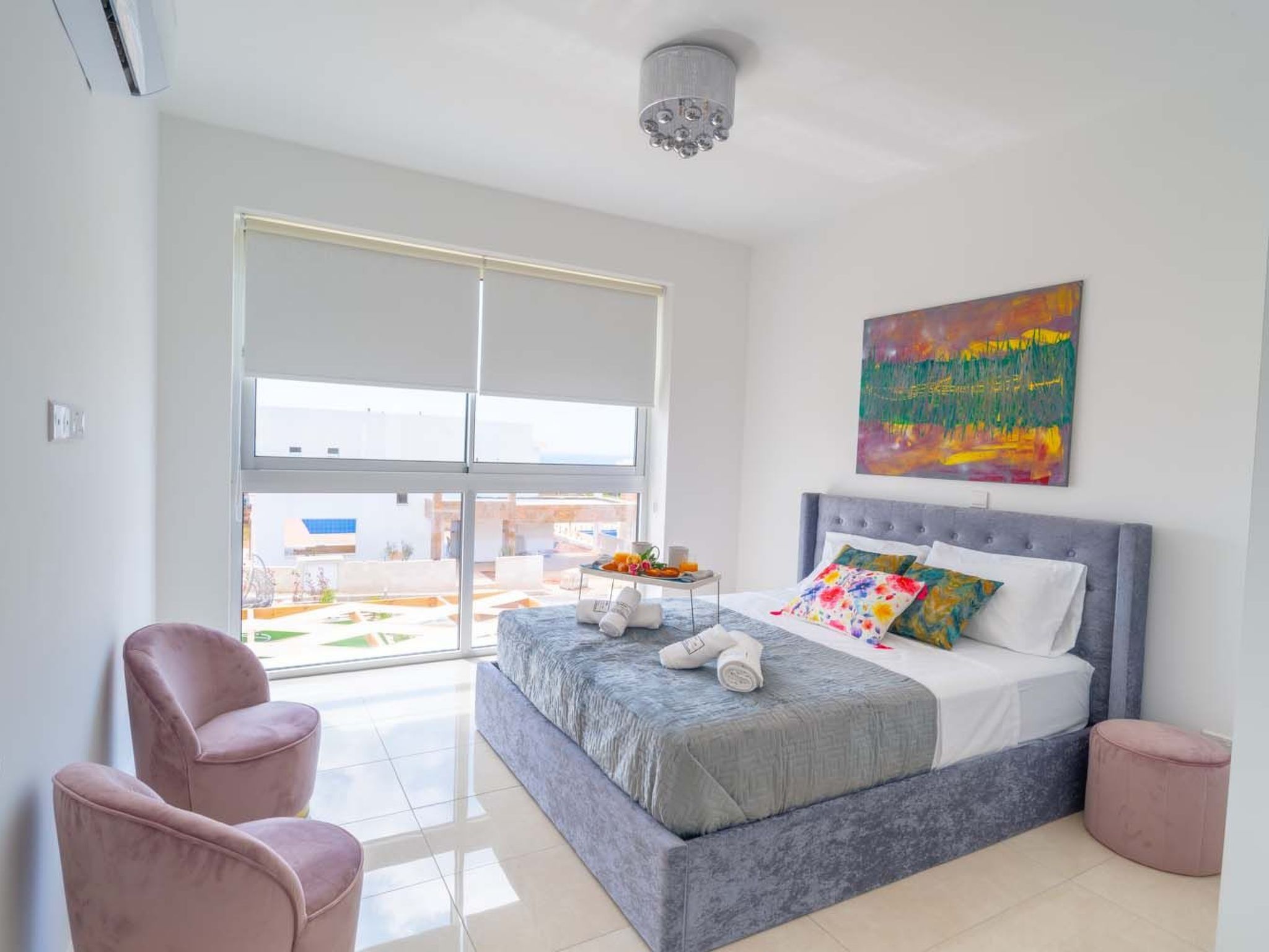 Luxuriöse Villa mit 4 Schlafzimmern, privatem Pool und Whirlpool-Binnen