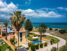 Strandvilla op de eerste lijn met privézwembad in Polis, Cyprus - thumbnail 1