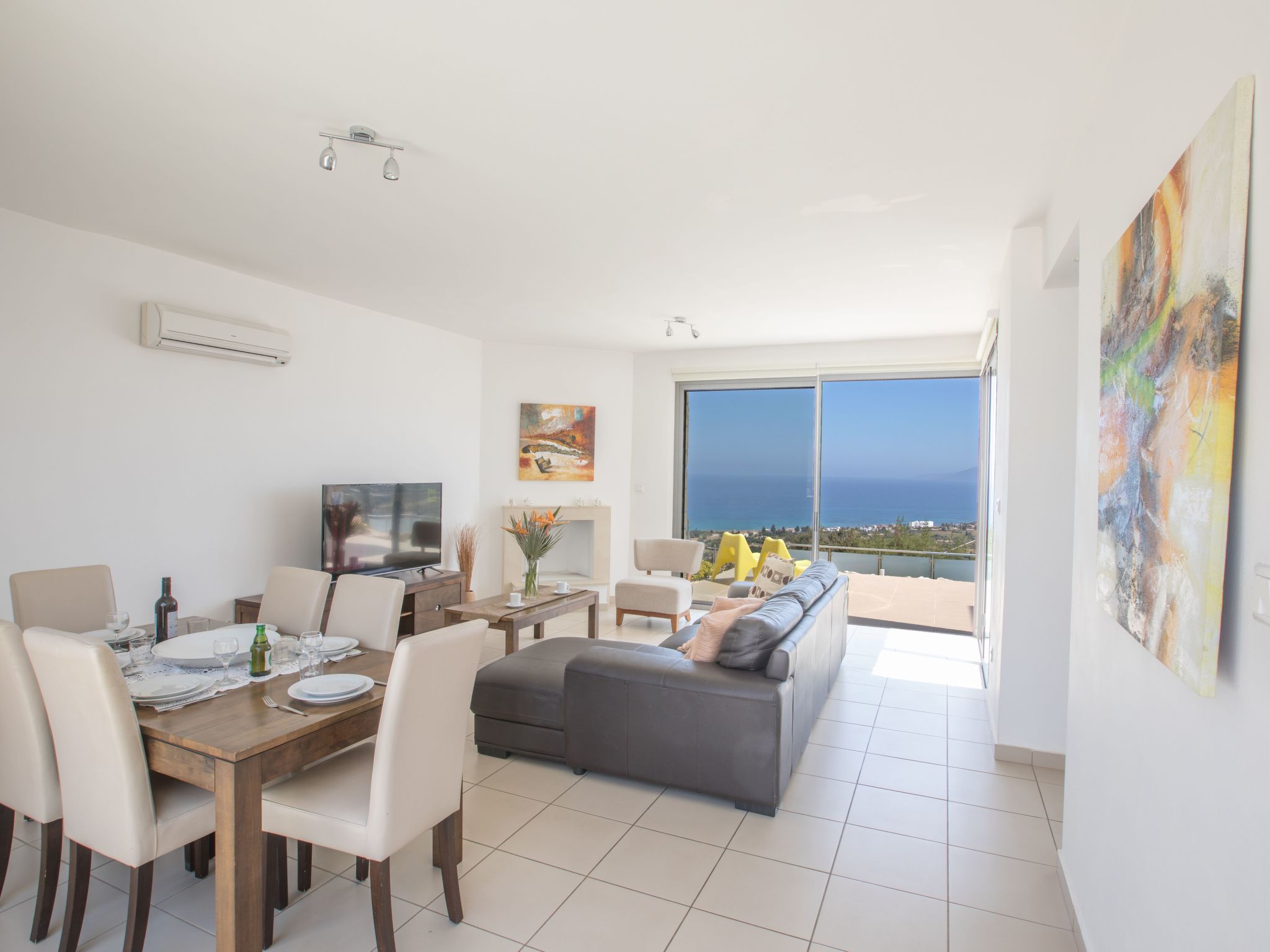 Villa mit Panoramablick auf das Meer von Latchi-Image-tags.info