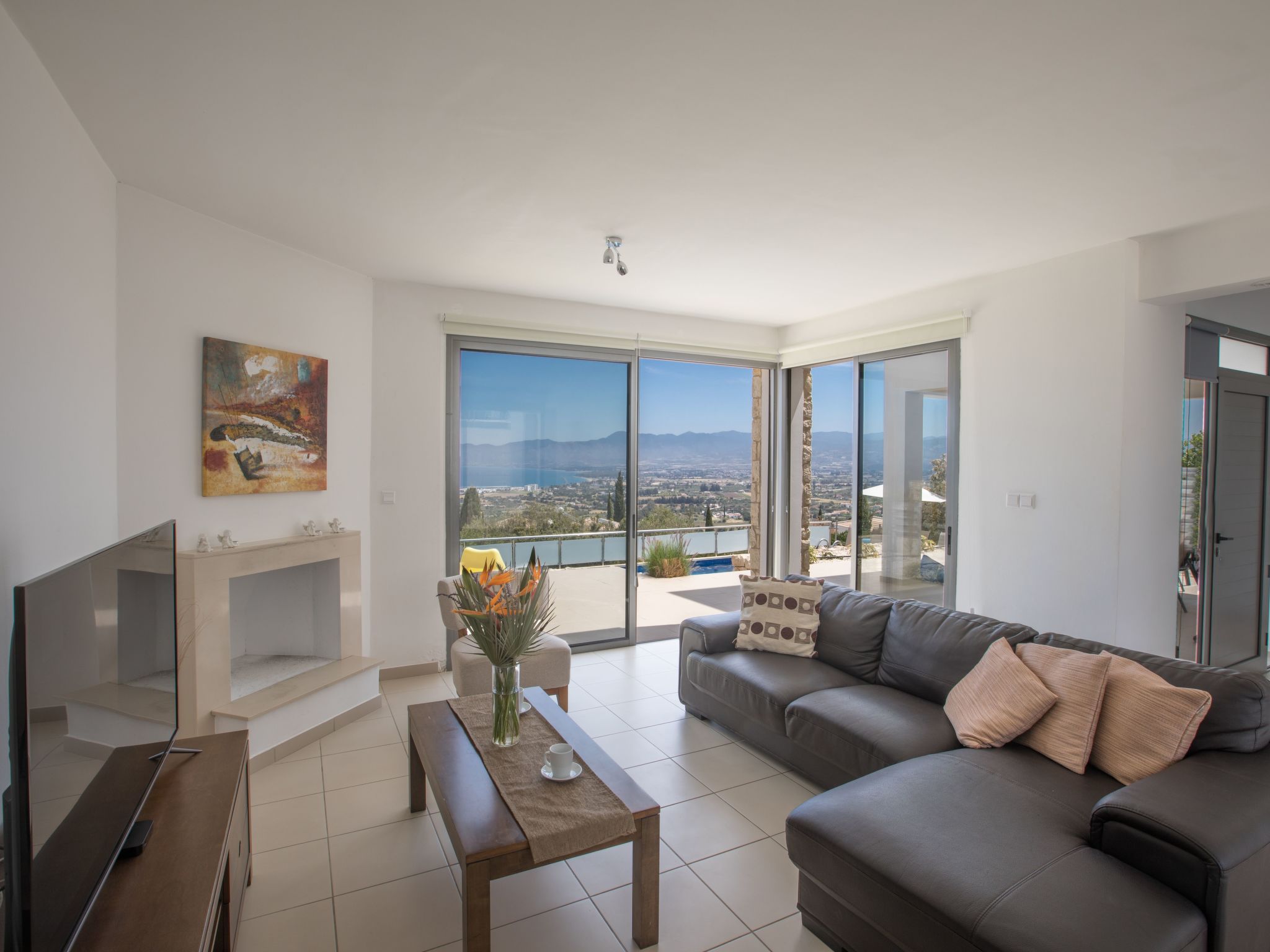 Villa mit Panoramablick auf das Meer von Latchi-Image-tags.info