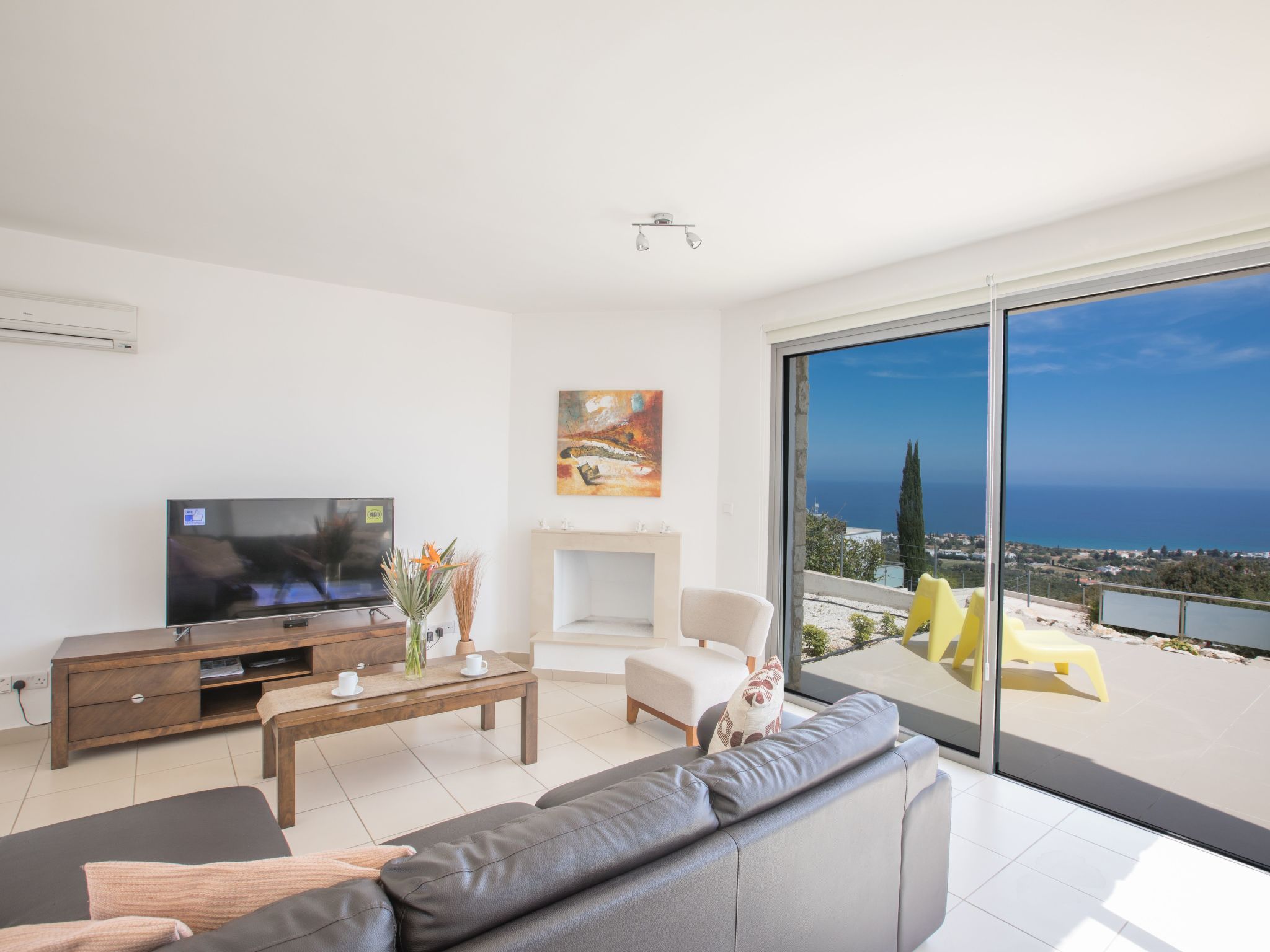 Villa mit Panoramablick auf das Meer von Latchi-Image-tags.info