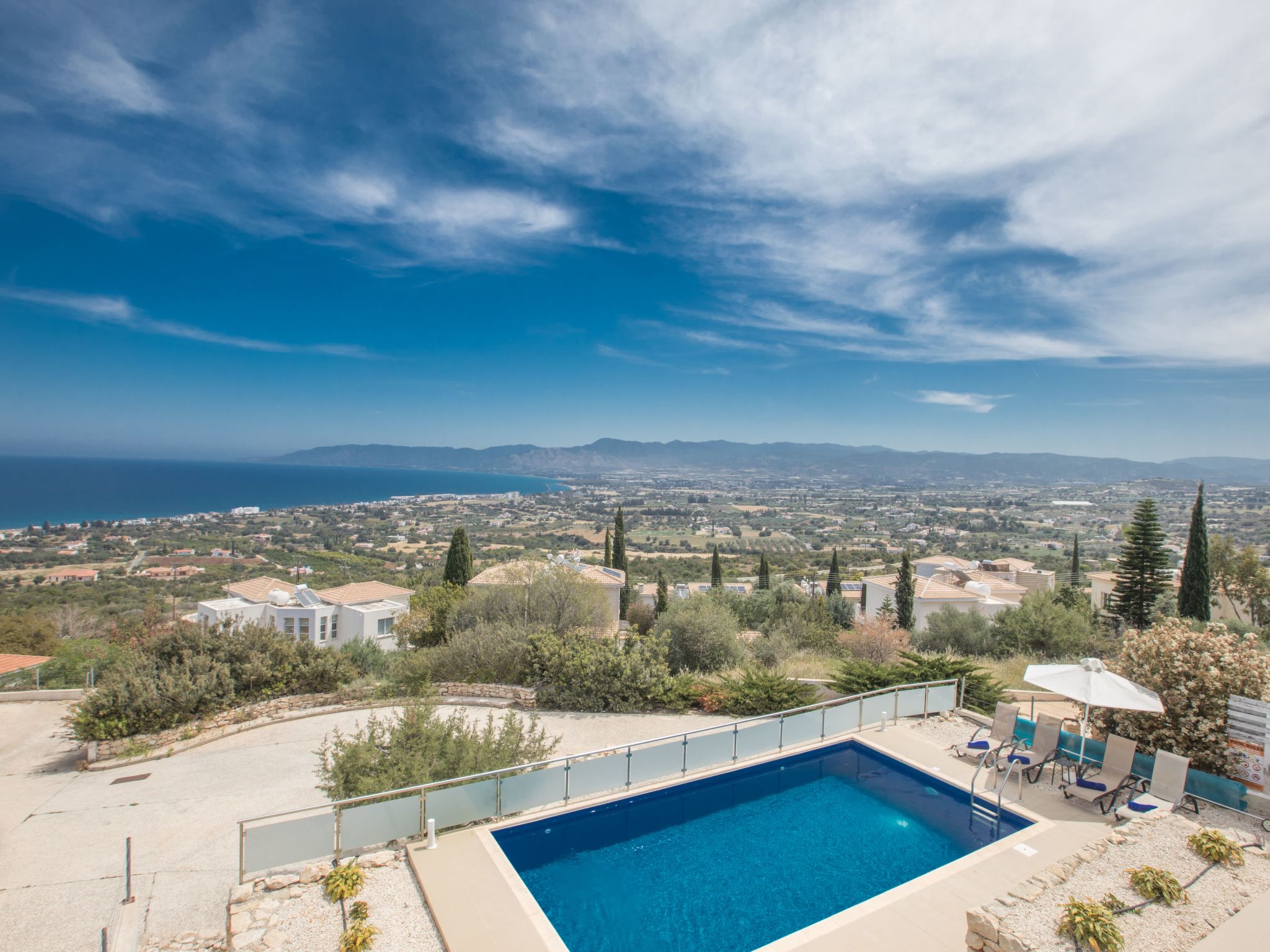 Villa mit Panoramablick auf das Meer von Latchi-Image-tags.info