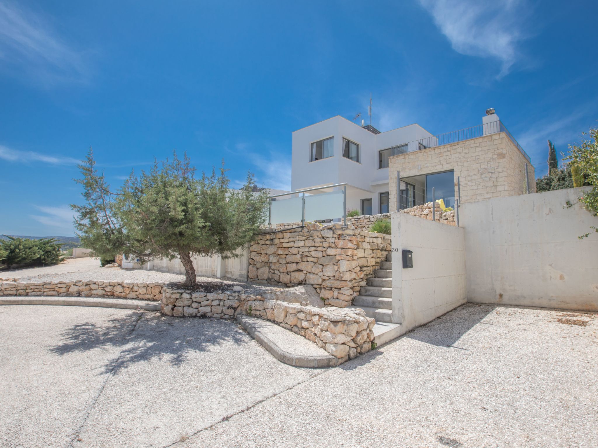 Villa mit Panoramablick auf das Meer von Latchi-Image-tags.info