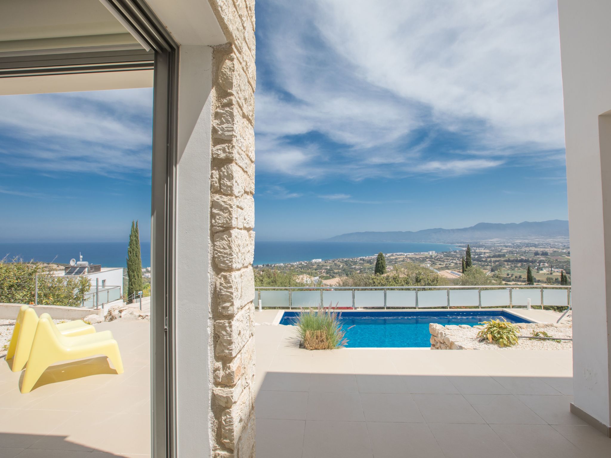 Villa mit Panoramablick auf das Meer von Latchi-Image-tags.info