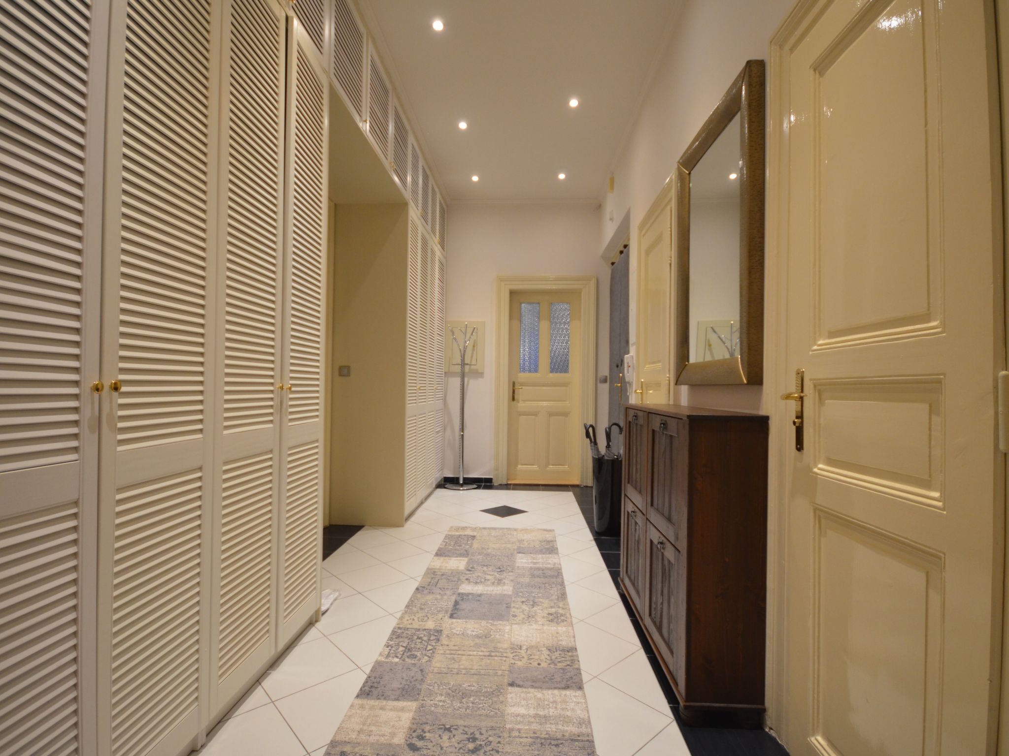 Wohnung mit eigenem Balkon-Image-tags.info