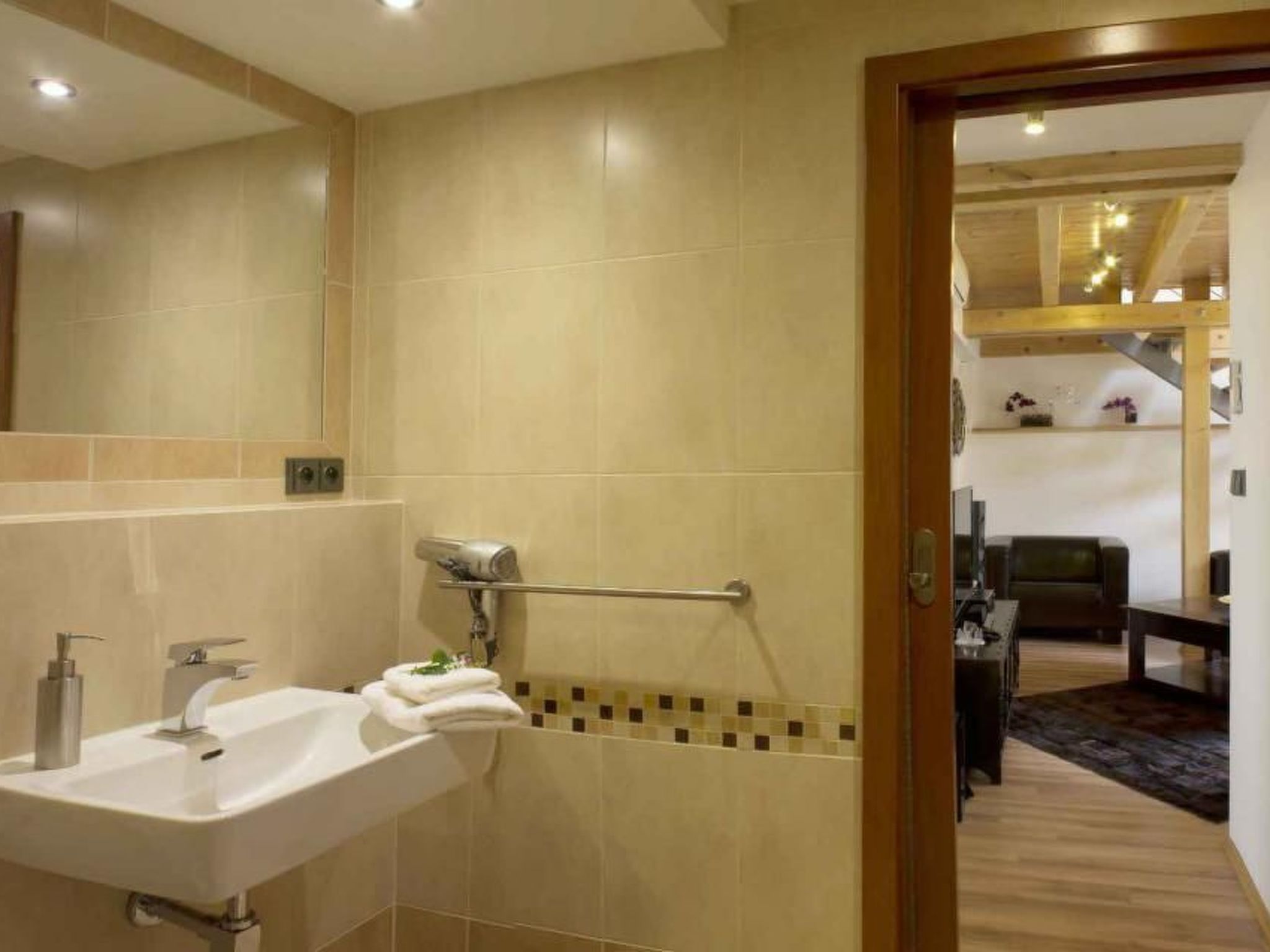 Wohnung mit Balkon-Image-tags.info