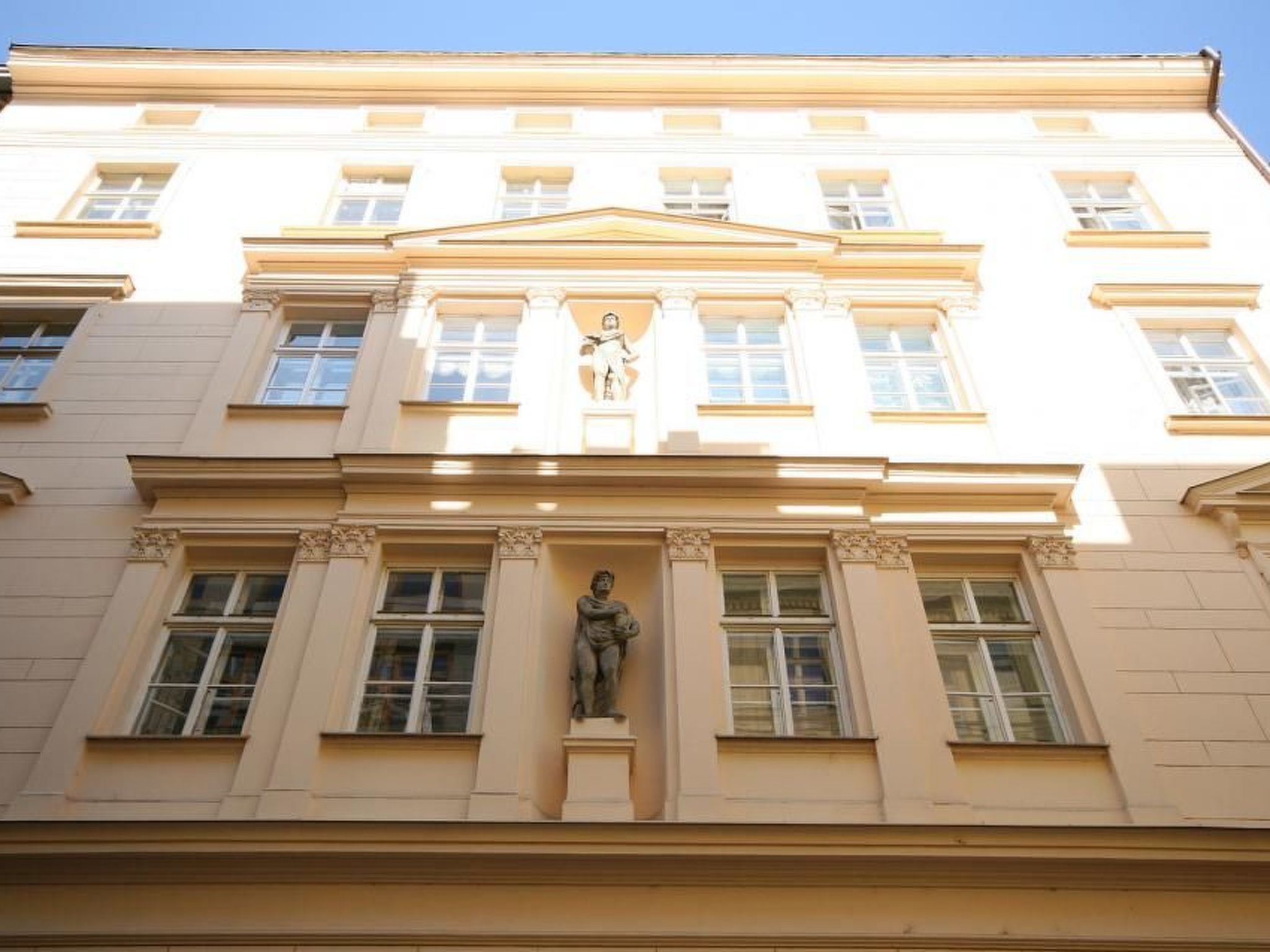 Wohnung mit Balkon-Image-tags.info