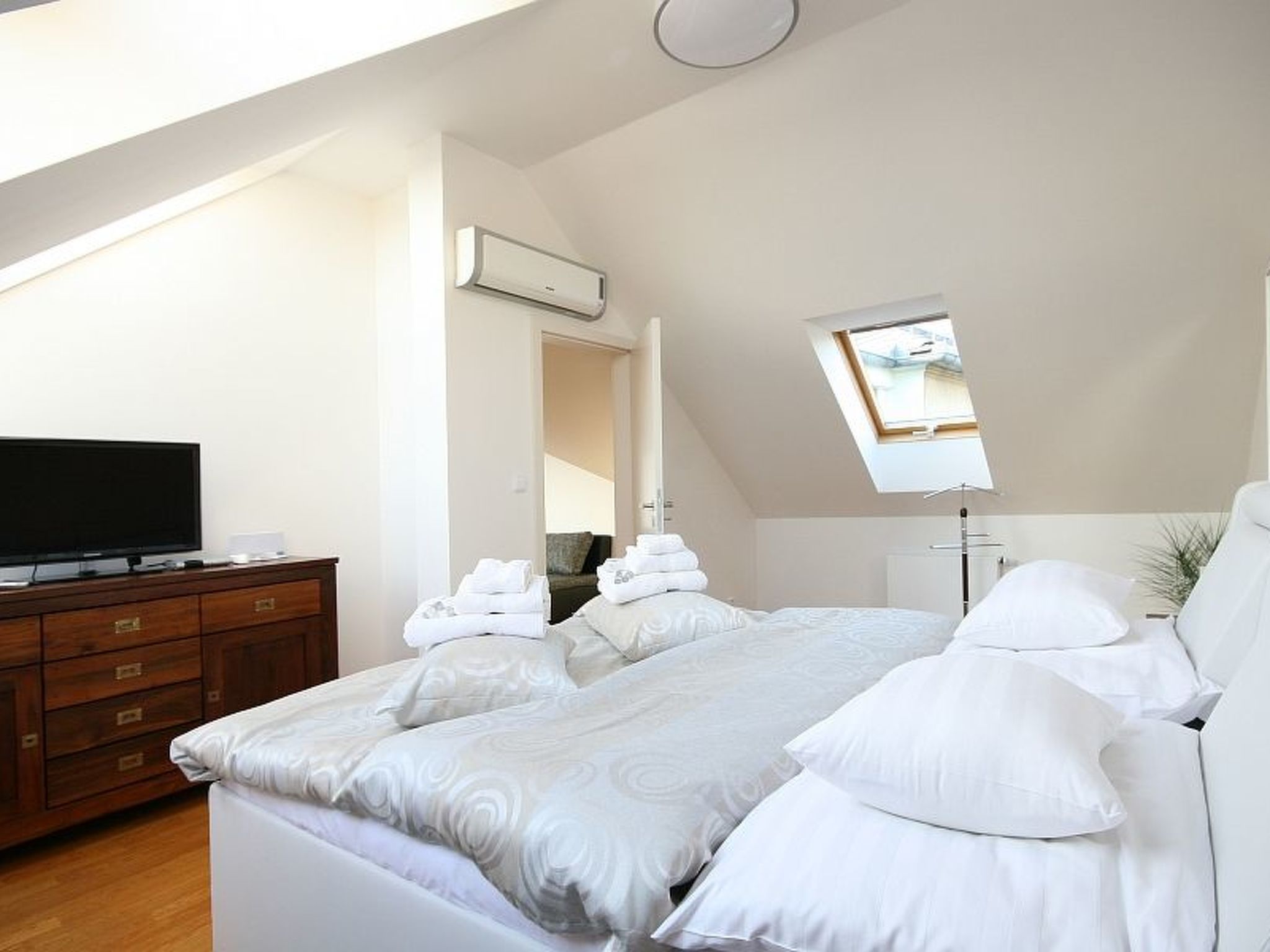 Luxuriöse Altbau-Dachgeschosswohnung in Prag-Image-tags.info