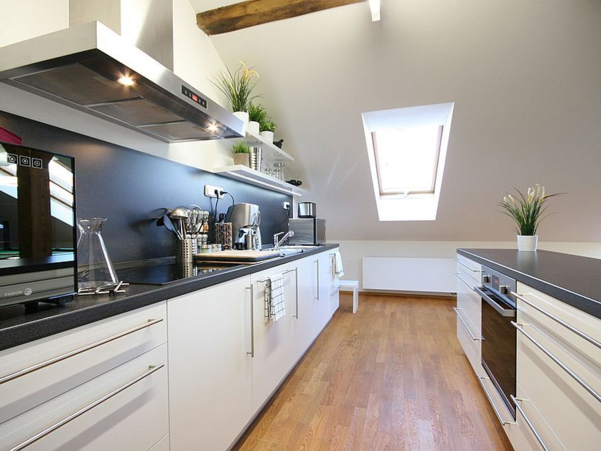 Luxuriöse Altbau-Dachgeschosswohnung in Prag-Image-tags.info