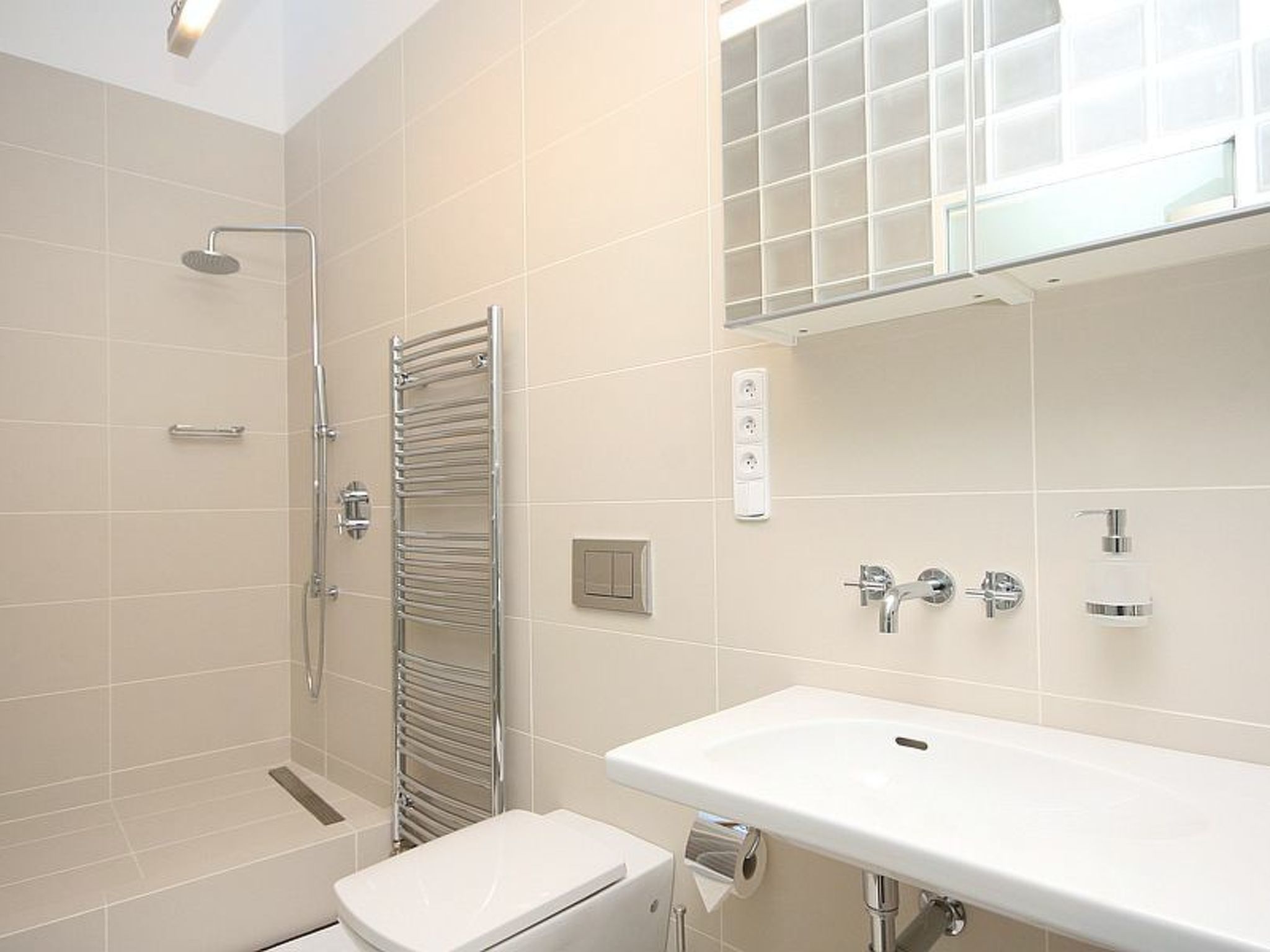 Luxuriöse Altbau-Dachgeschosswohnung in Prag-Image-tags.info