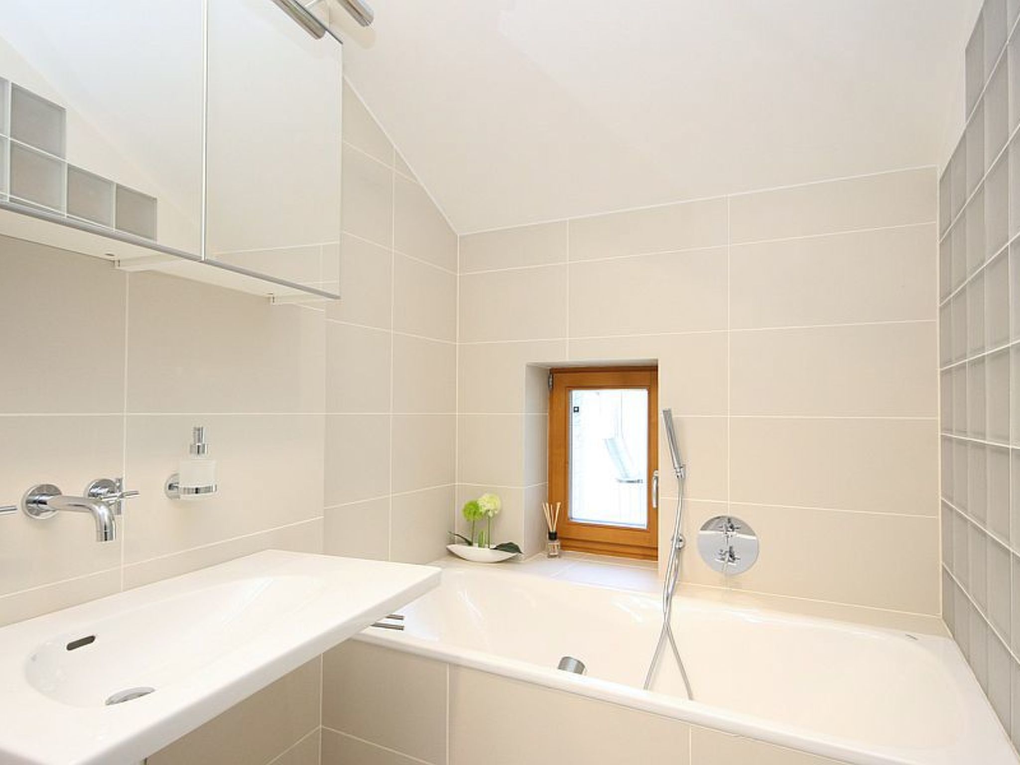 Luxuriöse Altbau-Dachgeschosswohnung in Prag-Image-tags.info