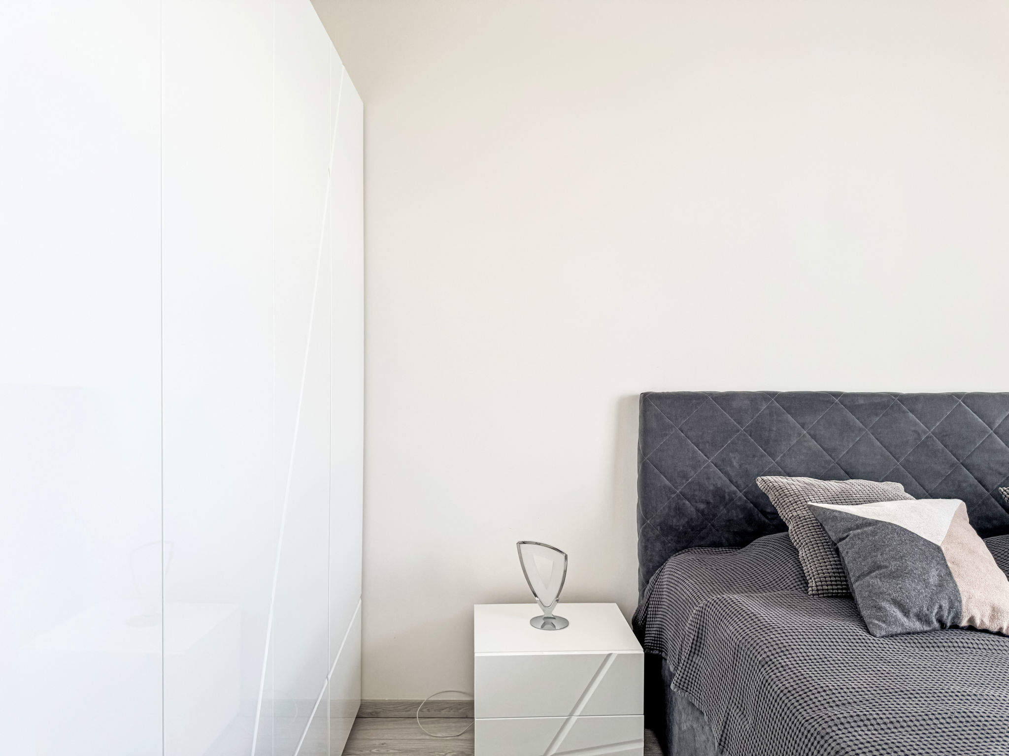 Elegant Two-Bedroom Apartment for 6 - Binnen