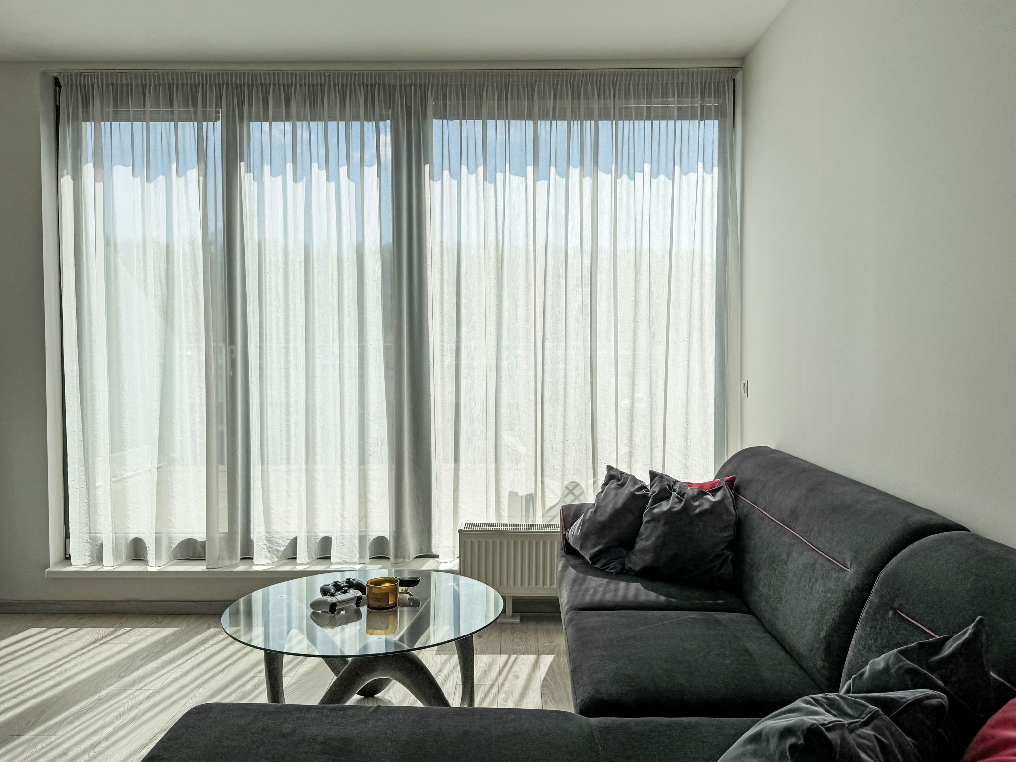 Elegant Two-Bedroom Apartment for 6 — Living Room (4 of 18)
