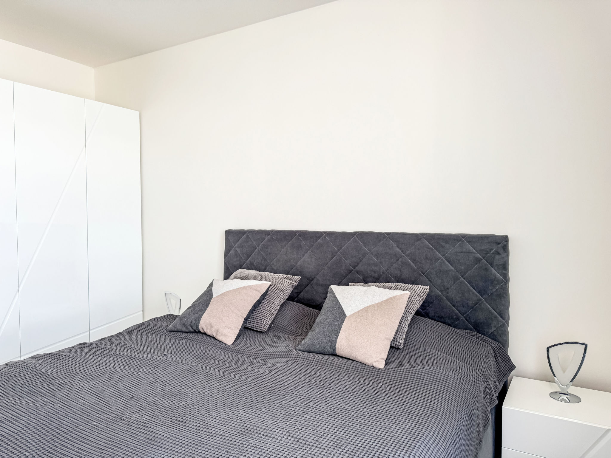 Elegant Two-Bedroom Apartment for 6 - Binnen