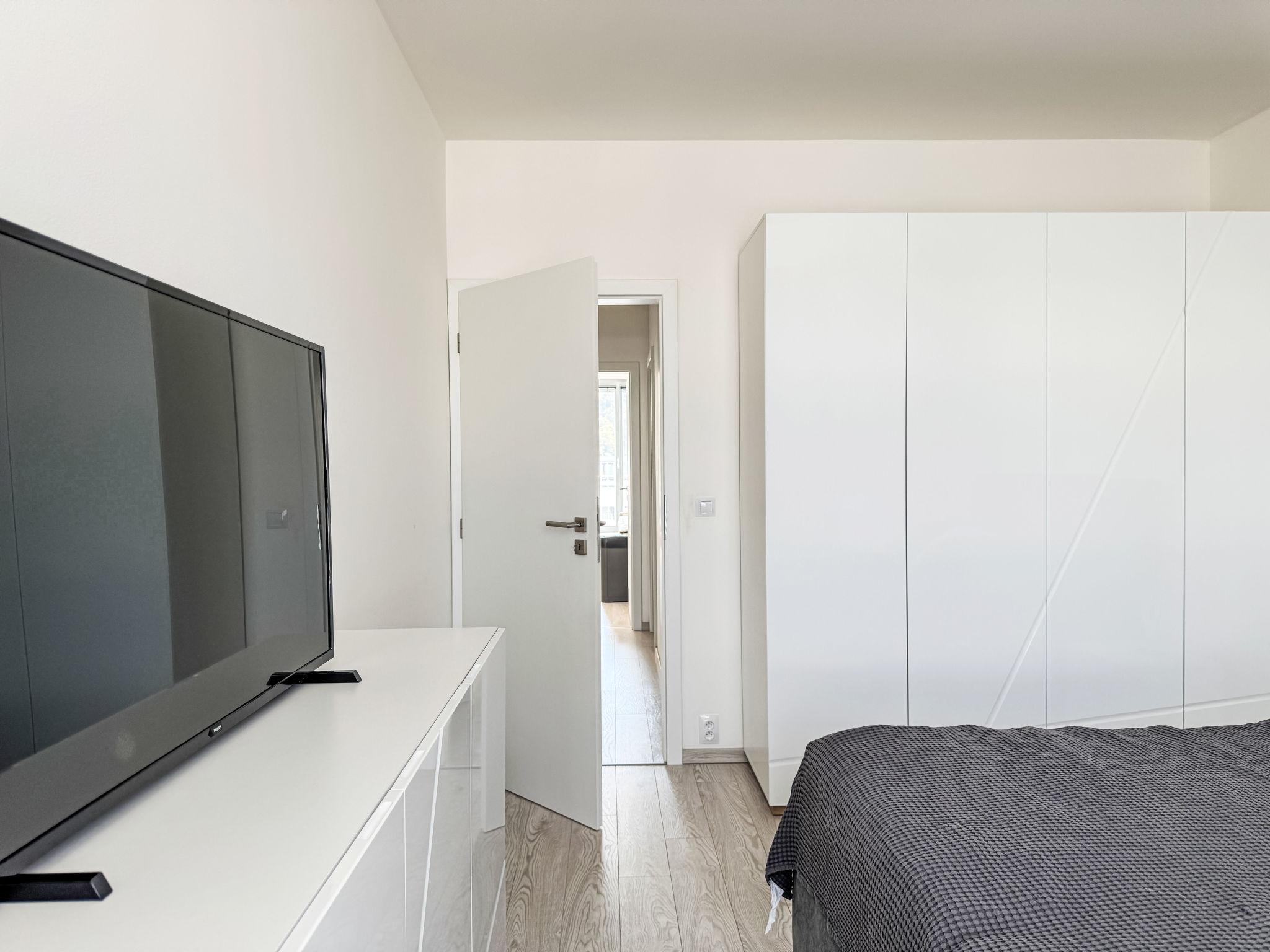 Elegant Two-Bedroom Apartment for 6 - Binnen