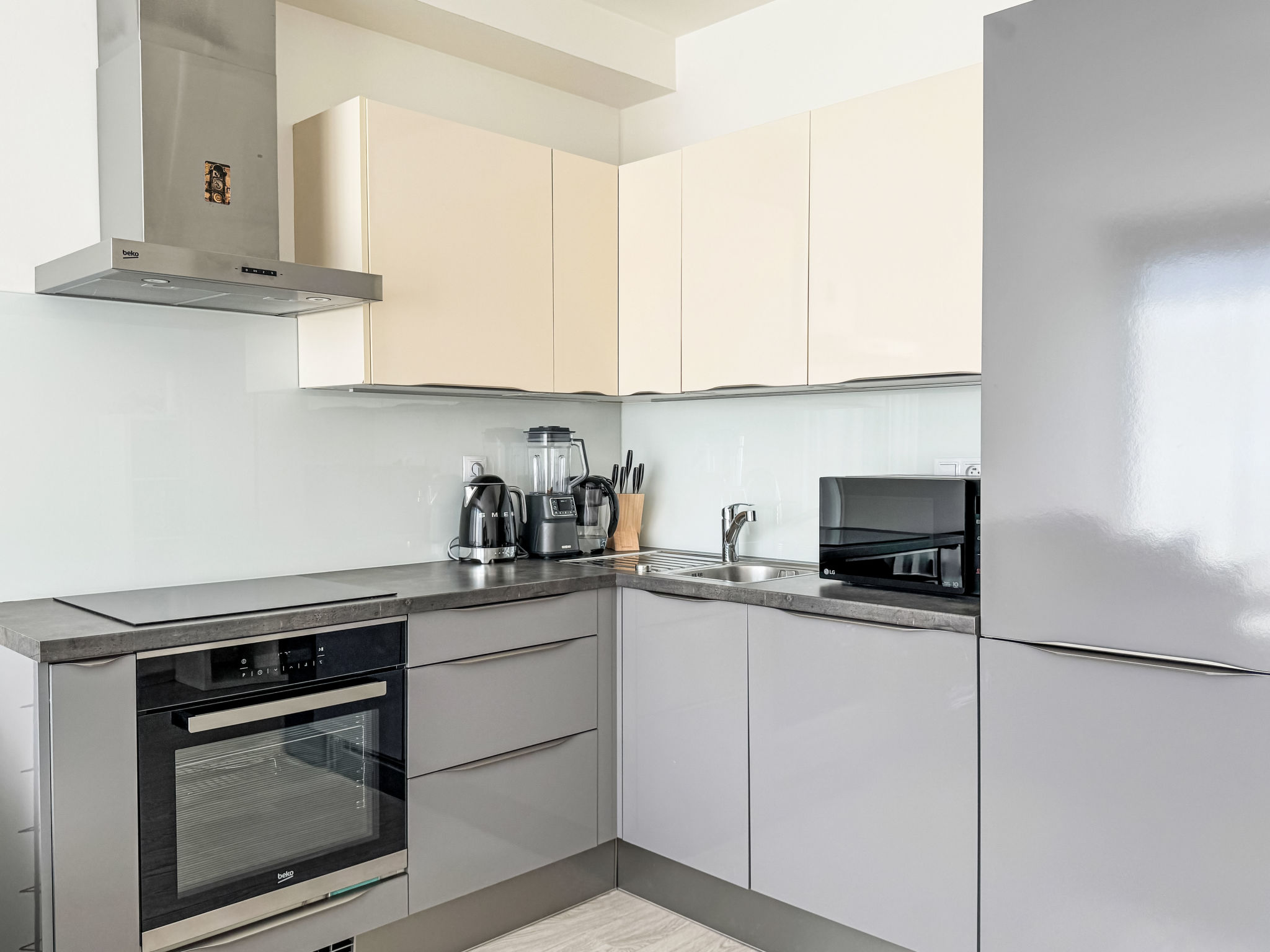 Elegant Two-Bedroom Apartment for 6 - Binnen