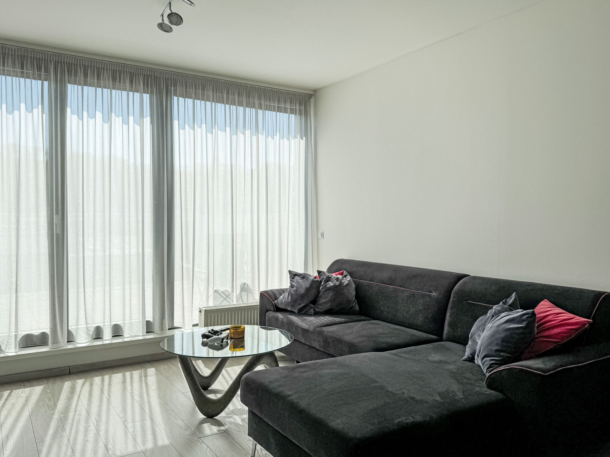 Elegant Two-Bedroom Apartment for 6 — Living Room (3 of 18)