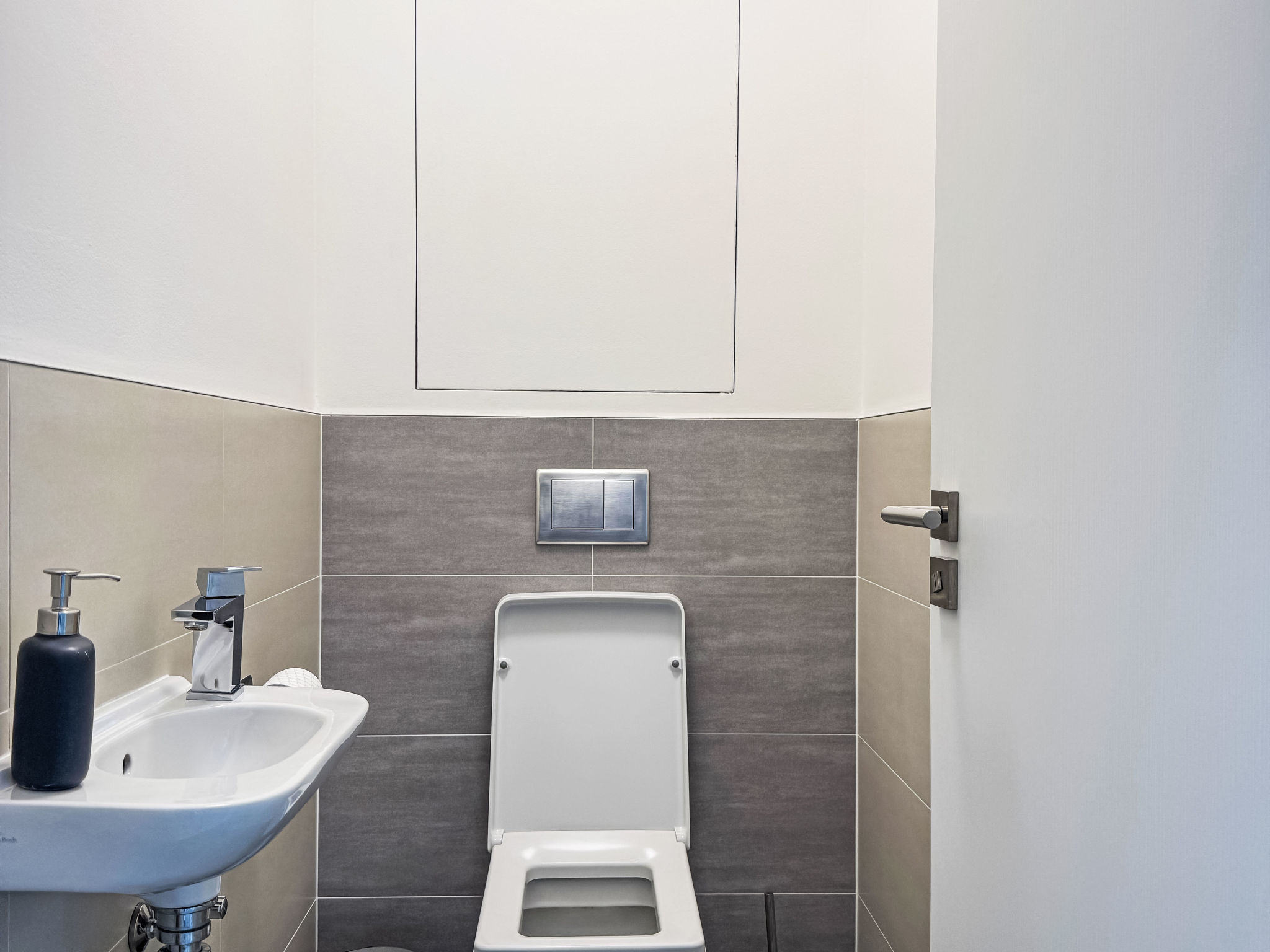 Elegant Two-Bedroom Apartment for 6 - Binnen