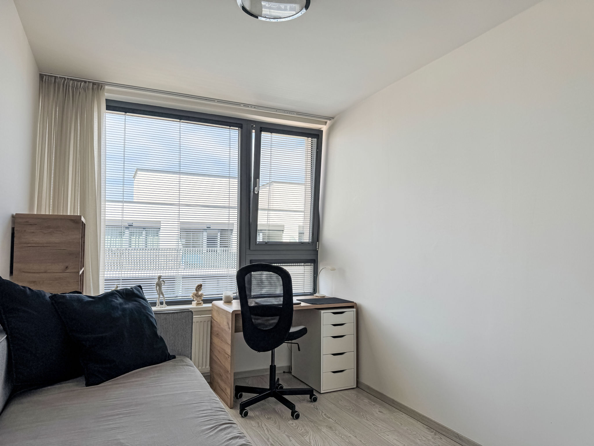 Elegant Two-Bedroom Apartment for 6 - Binnen
