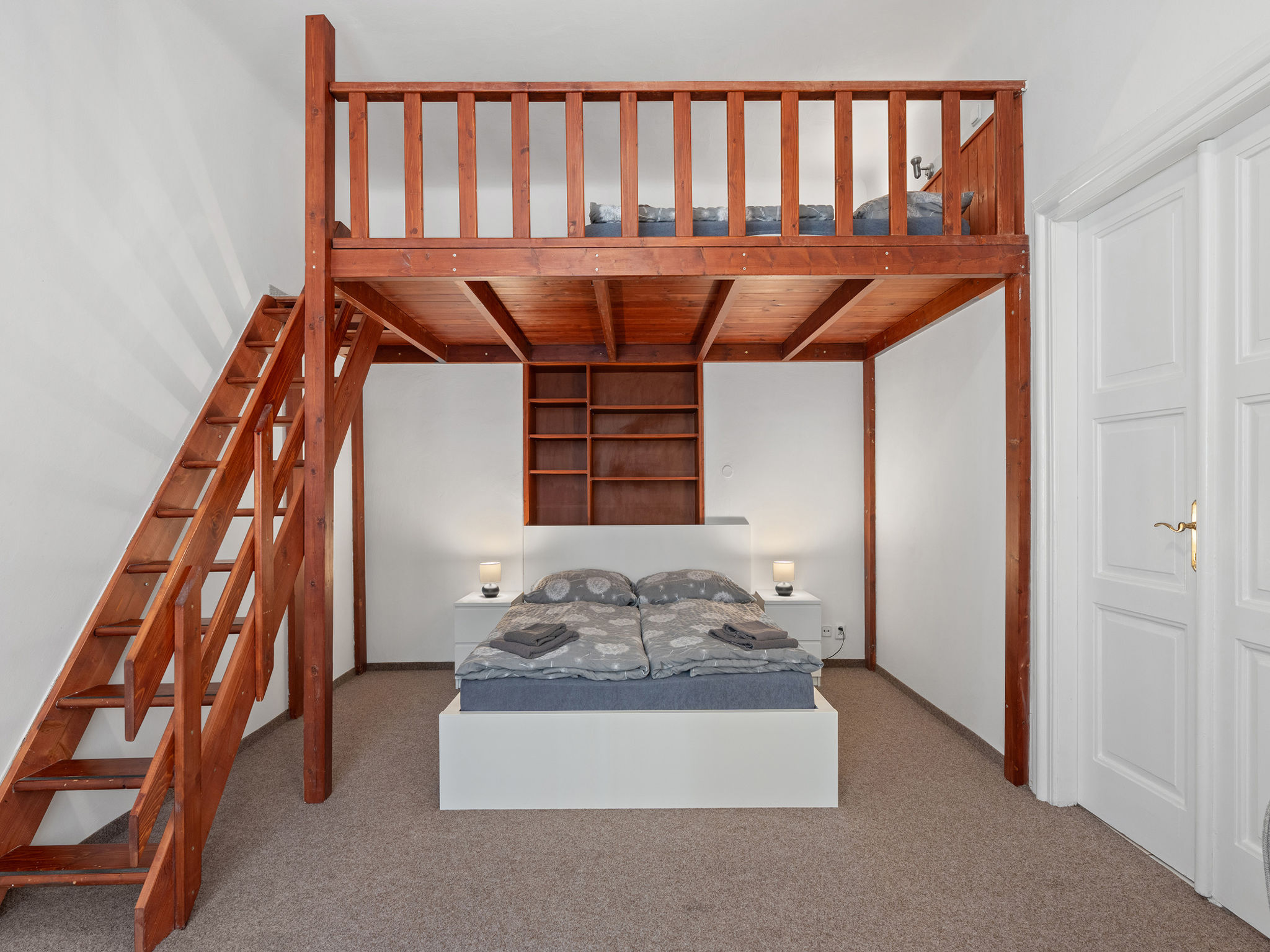 Old Town home-Binnen