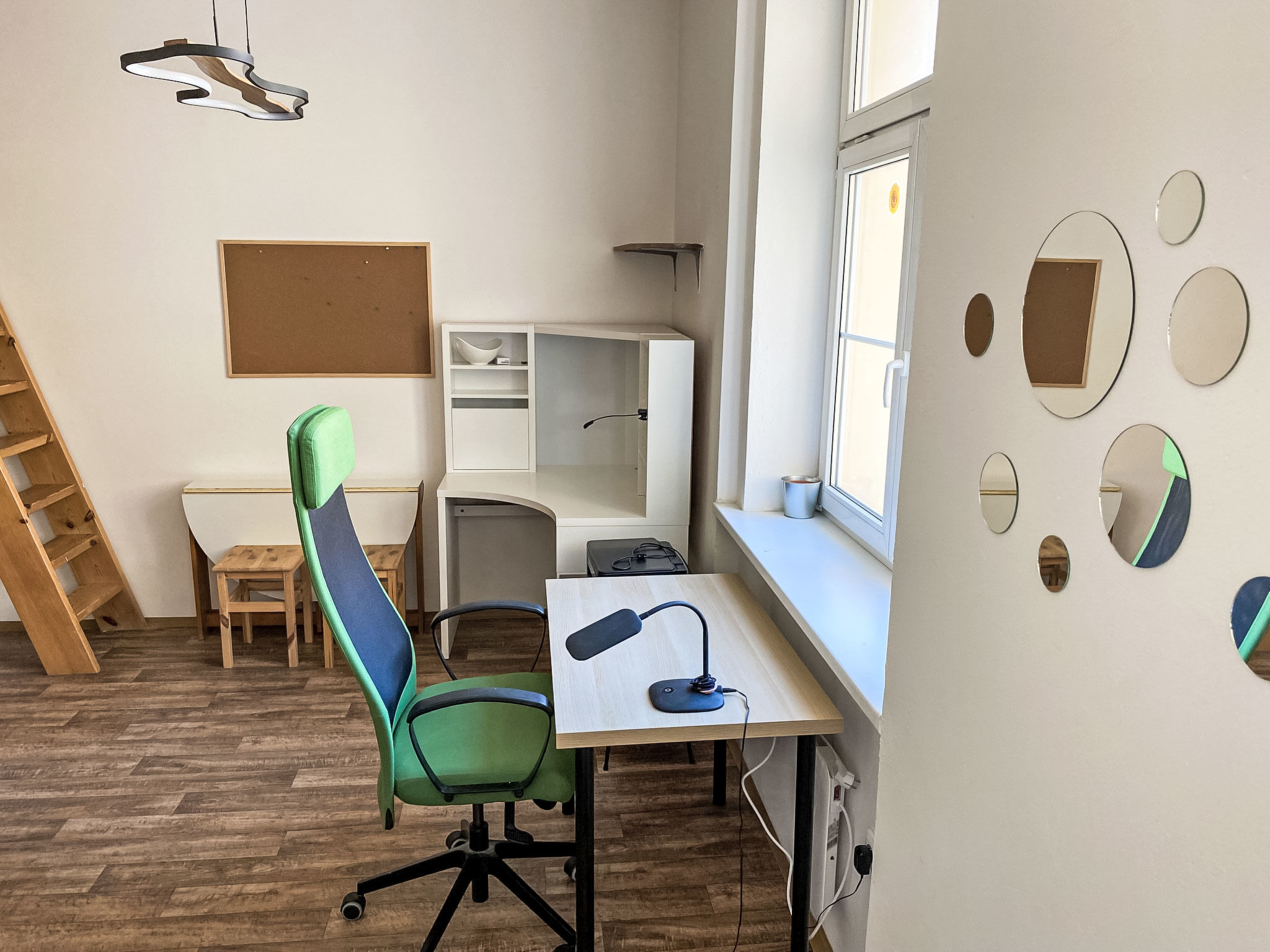 Art District Nook-Drinnen
