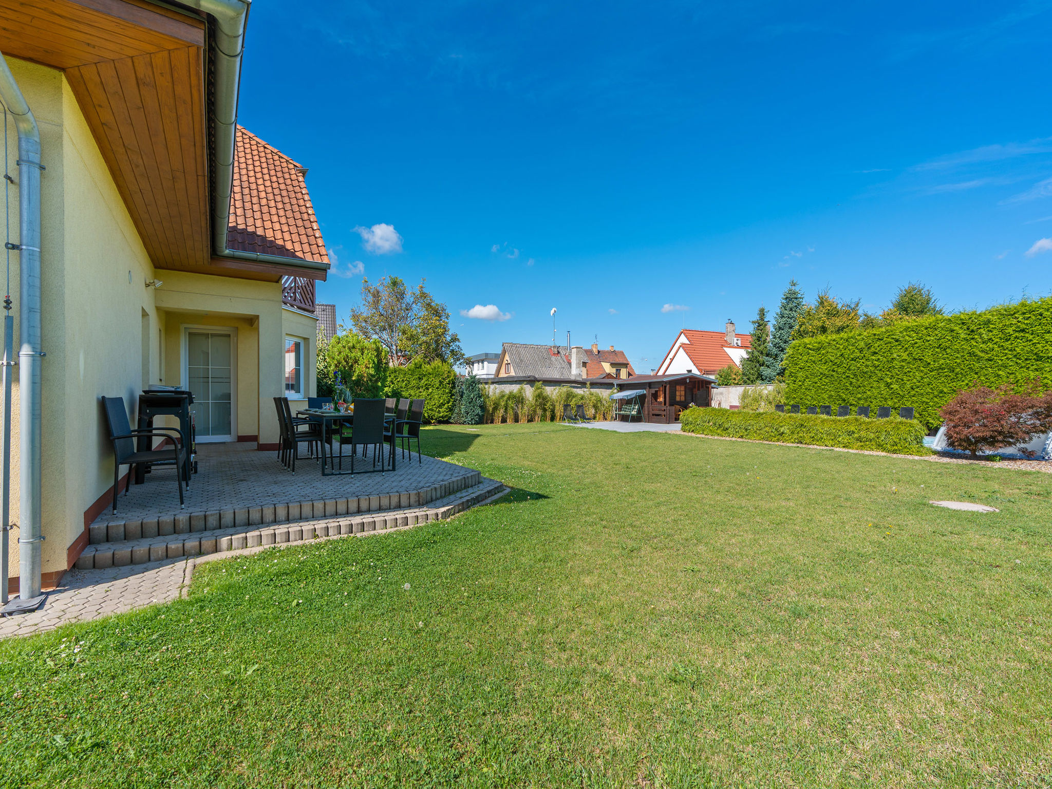 Pool & Garden Villa-Buiten