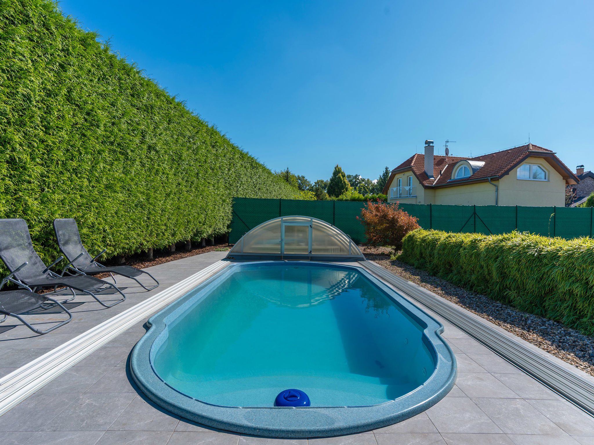 Pool & Garden Villa-Buiten