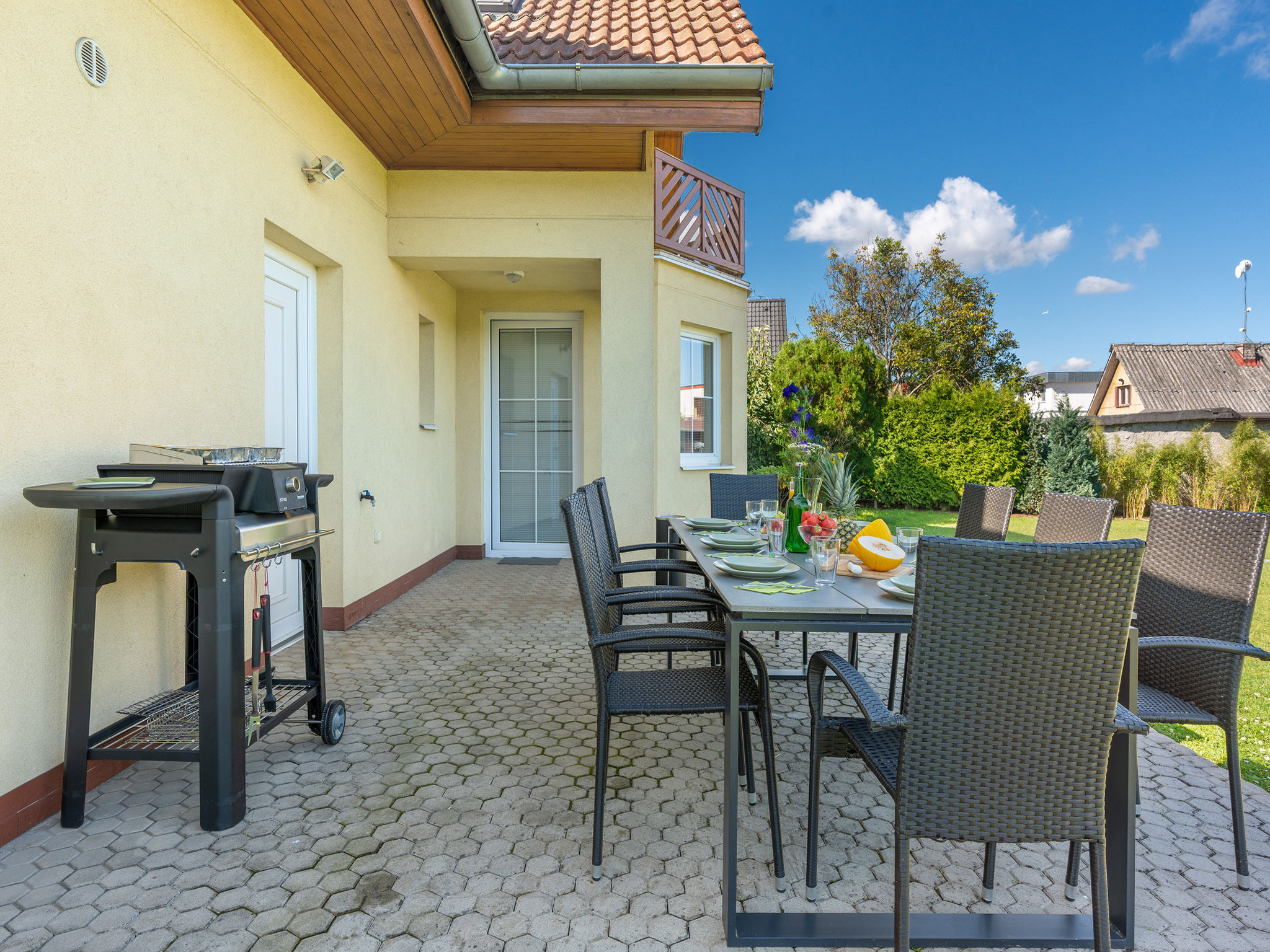 Pool & Garden Villa-Buiten