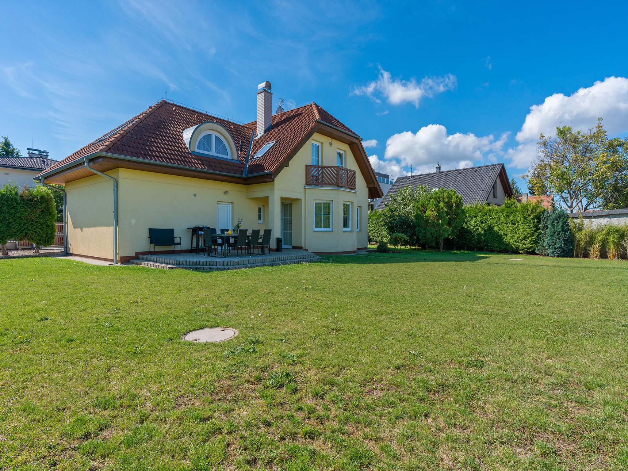 Pool & Garden Villa-Buiten