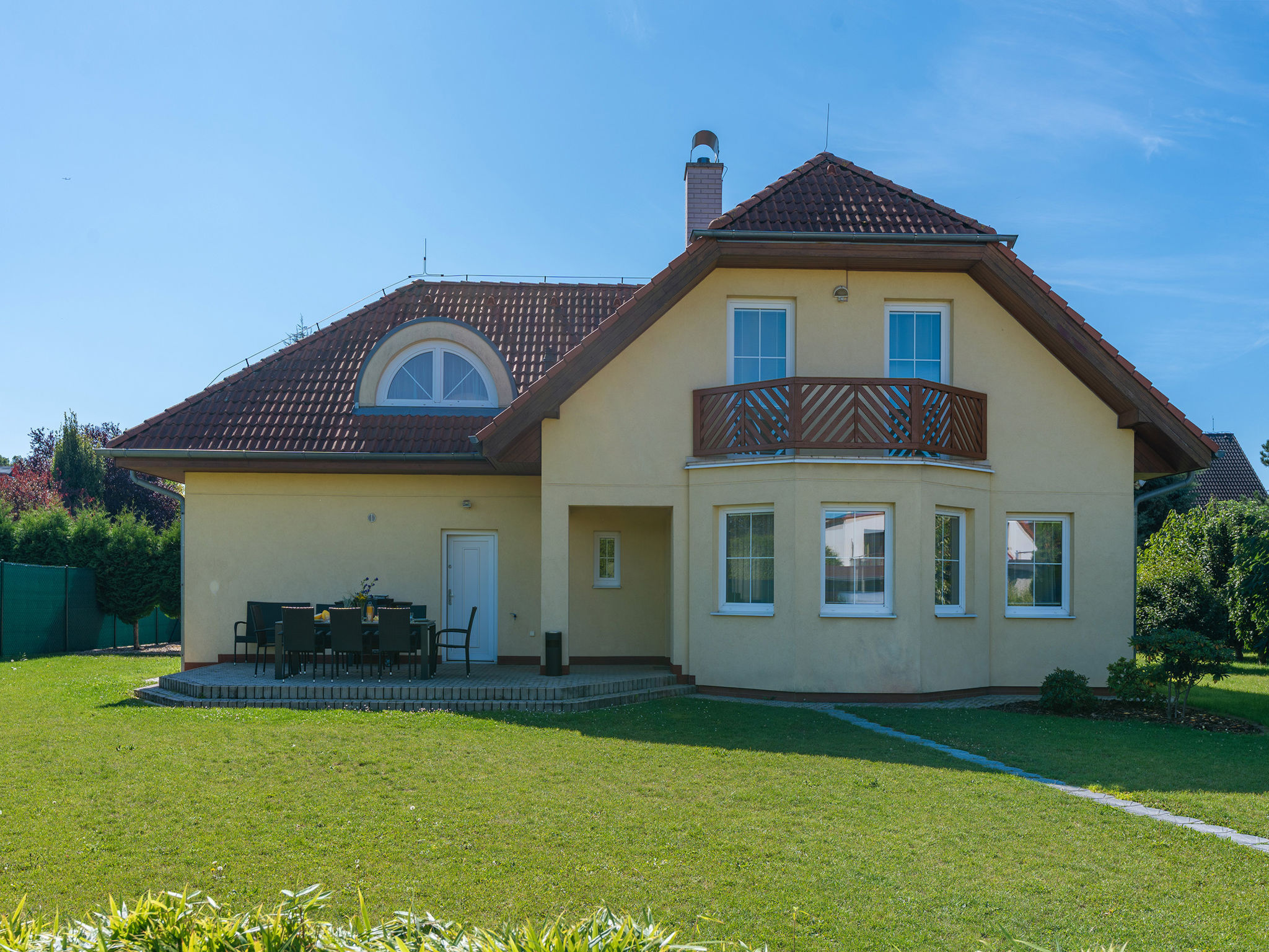 Pool & Garden Villa-Buiten
