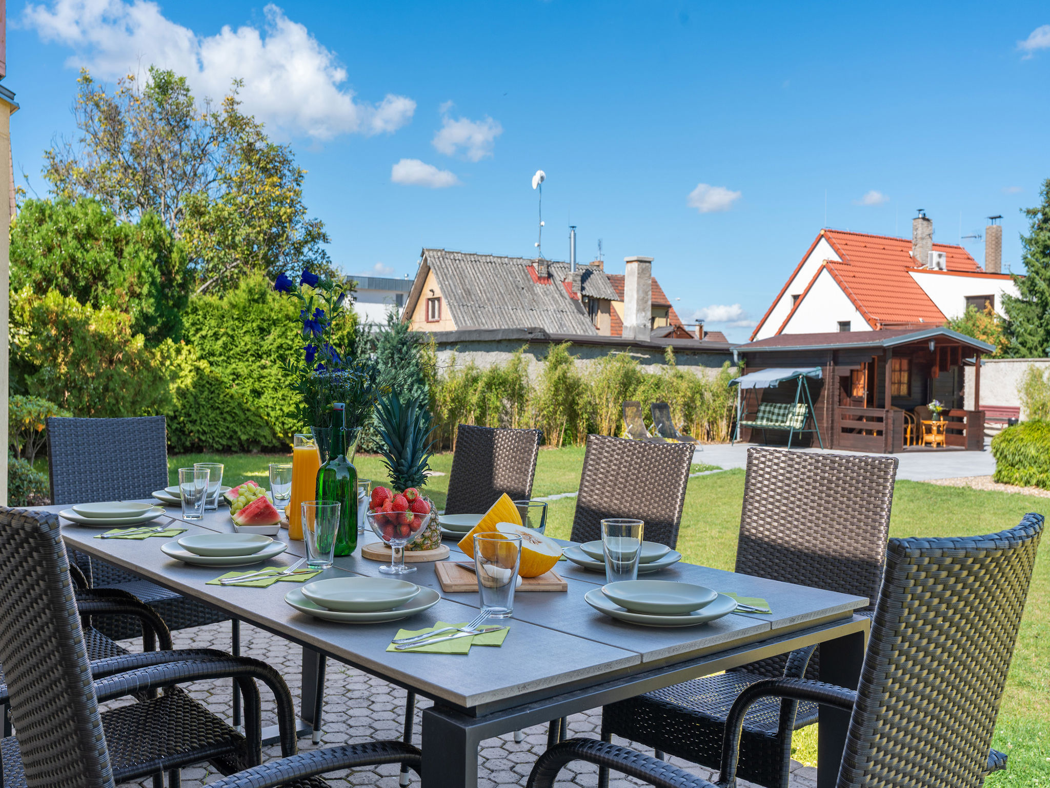 Pool & Garden Villa-Buiten