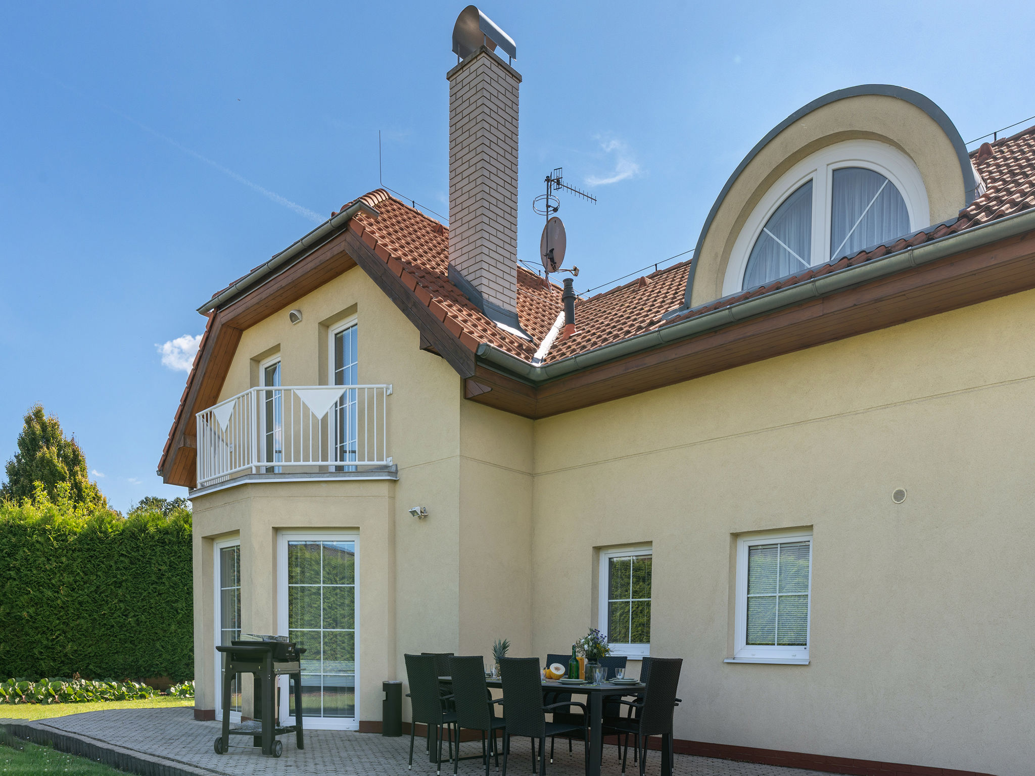 Garden & Terrace Villa-Buiten