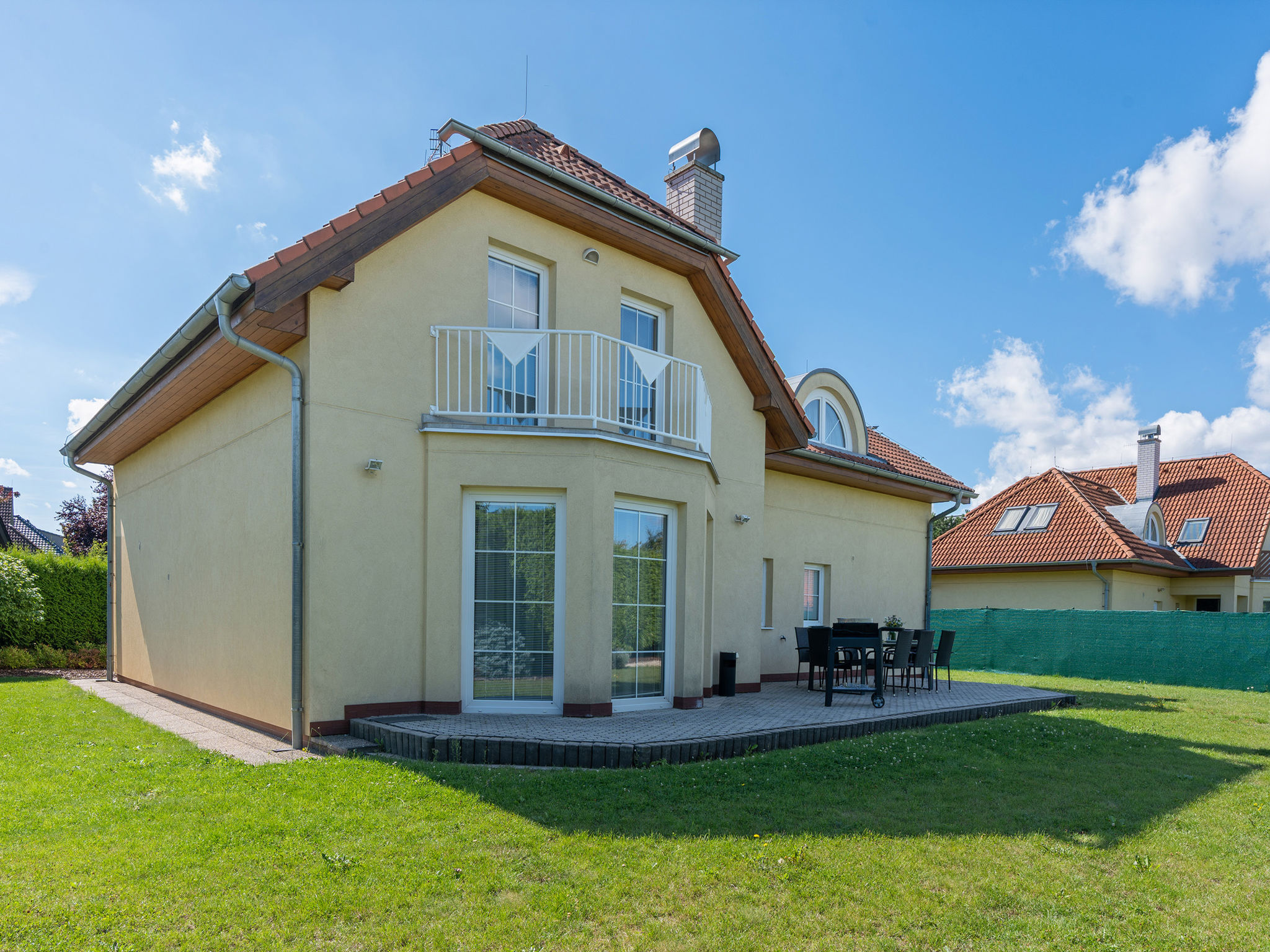 Garden & Terrace Villa-Buiten