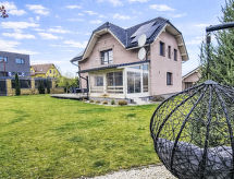 Vrijstaande villa met privézwembad voor 12 personen nabij Beroun - thumbnail 1