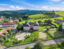 Knus appartement voor 4 in Kašperské Hory, met tuin en speelplaats - thumbnail 2