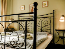 Apartment Twain