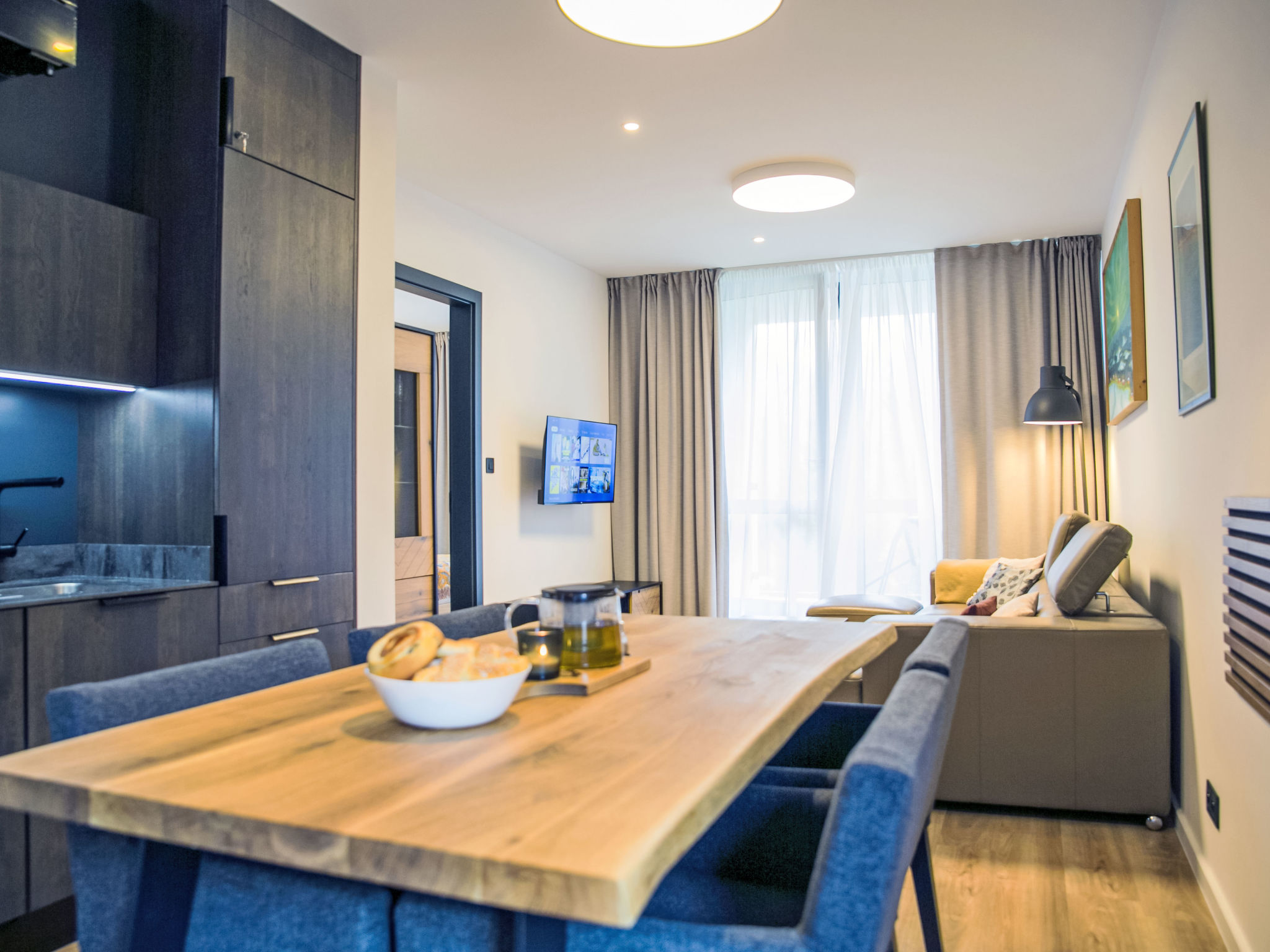 "Pampeliška", 3-Zimmer-Wohnung 58 m2 im 3. Stock. Hell, modern eingerichtet: Eingang. Wohnzimmer mit 1 Diwanbett, TV und Klimaanlage. 2 Zimmer, jedes Zimmer mit 1 Doppelbett. Kochnische (Backofen, Ge..