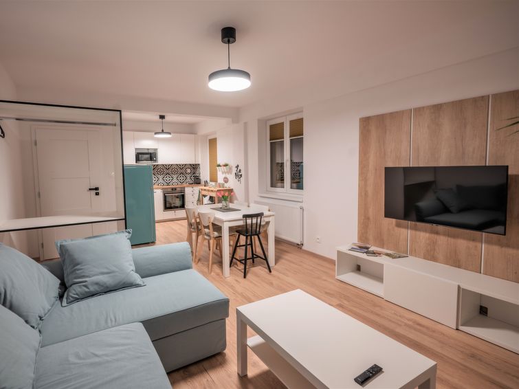 "Claudia", appartement 2-kamers 54 m2. Het objekt is geschikt voor 4 volwassenen + 1 kinderen. Woonkamer met 1 2-pers divanbed en TV. 1 kamer met 1 divanbed en 1 2-pers bed. Kookhoek (oven, afwasmachi..