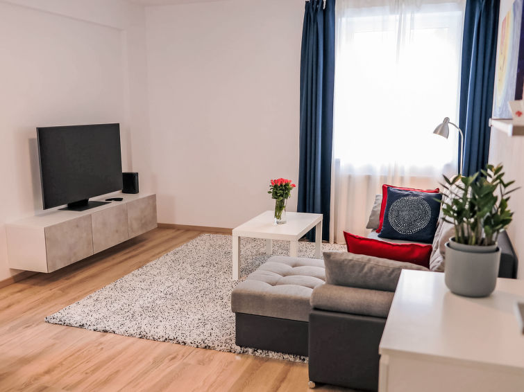 "Schober", 2-Zimmer-Wohnung 56 m2. Wohn-/Esszimmer mit 1 Diwanbett und TV. 1 Zimmer mit 1 x 2 Etagenbetten, 1 Doppelbett. Kochnische (Backofen, Geschirrspüler, 4 Induktionskochplatten, Toaster, Wasse..