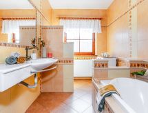 Vrijstaand landgoed in Halámky met privézwembad en sauna voor 10 personen - thumbnail 6