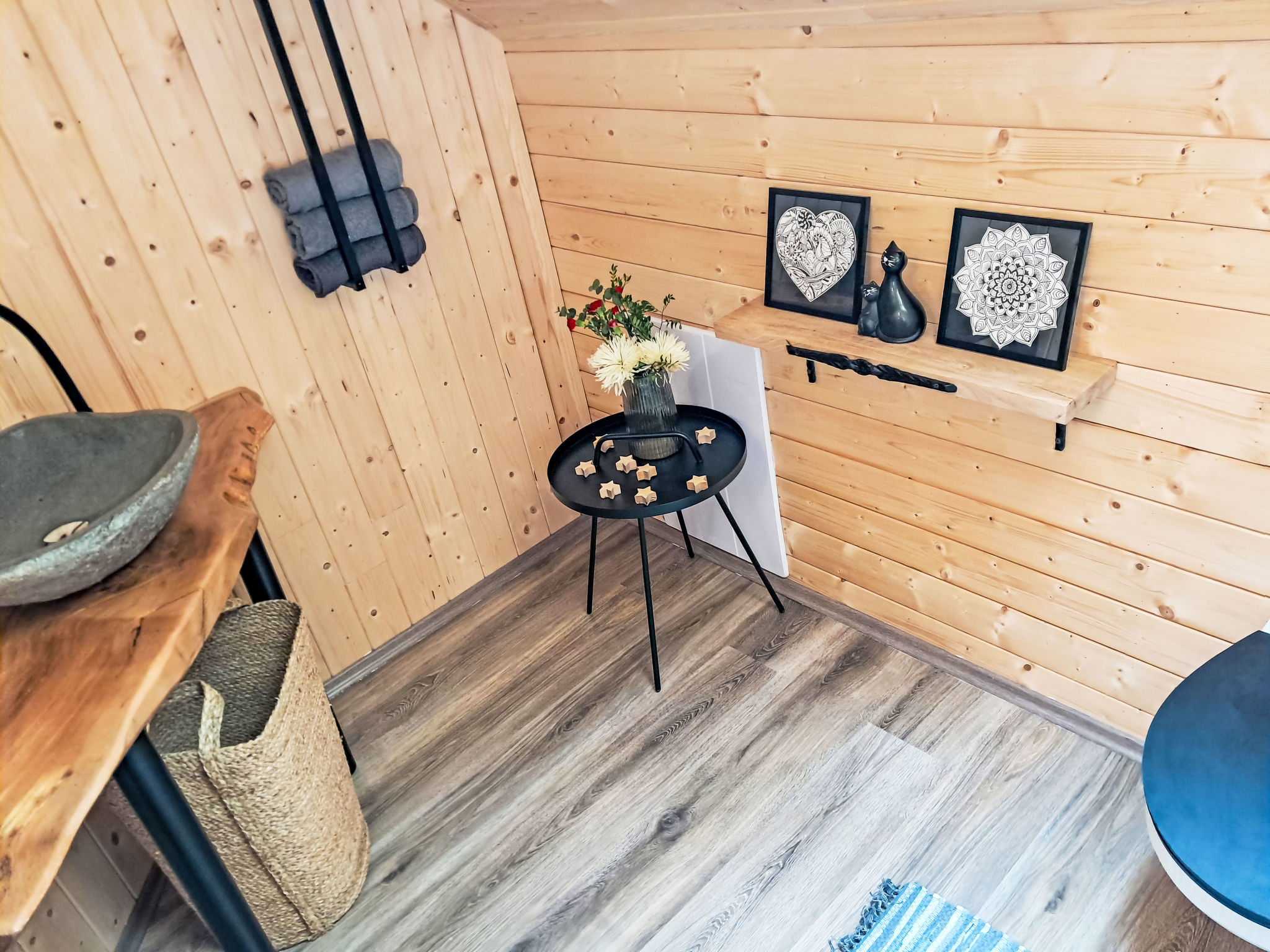 Quiet place Cabin - Inside