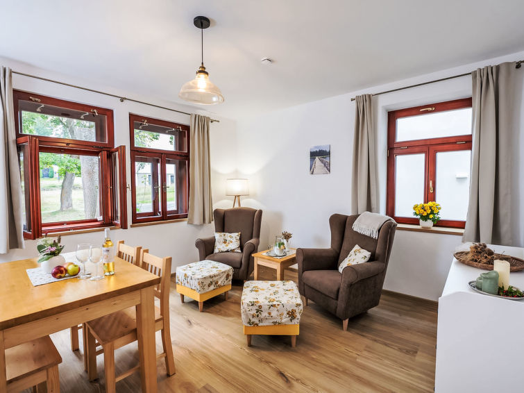 "Olšina", 3-room apartment 53 m2, on the ground floor. Spacious and bright, very beautiful and stylish furnishings: living/dining room with dining table. 1 room with 1 double bed. 1 room with 2 beds...