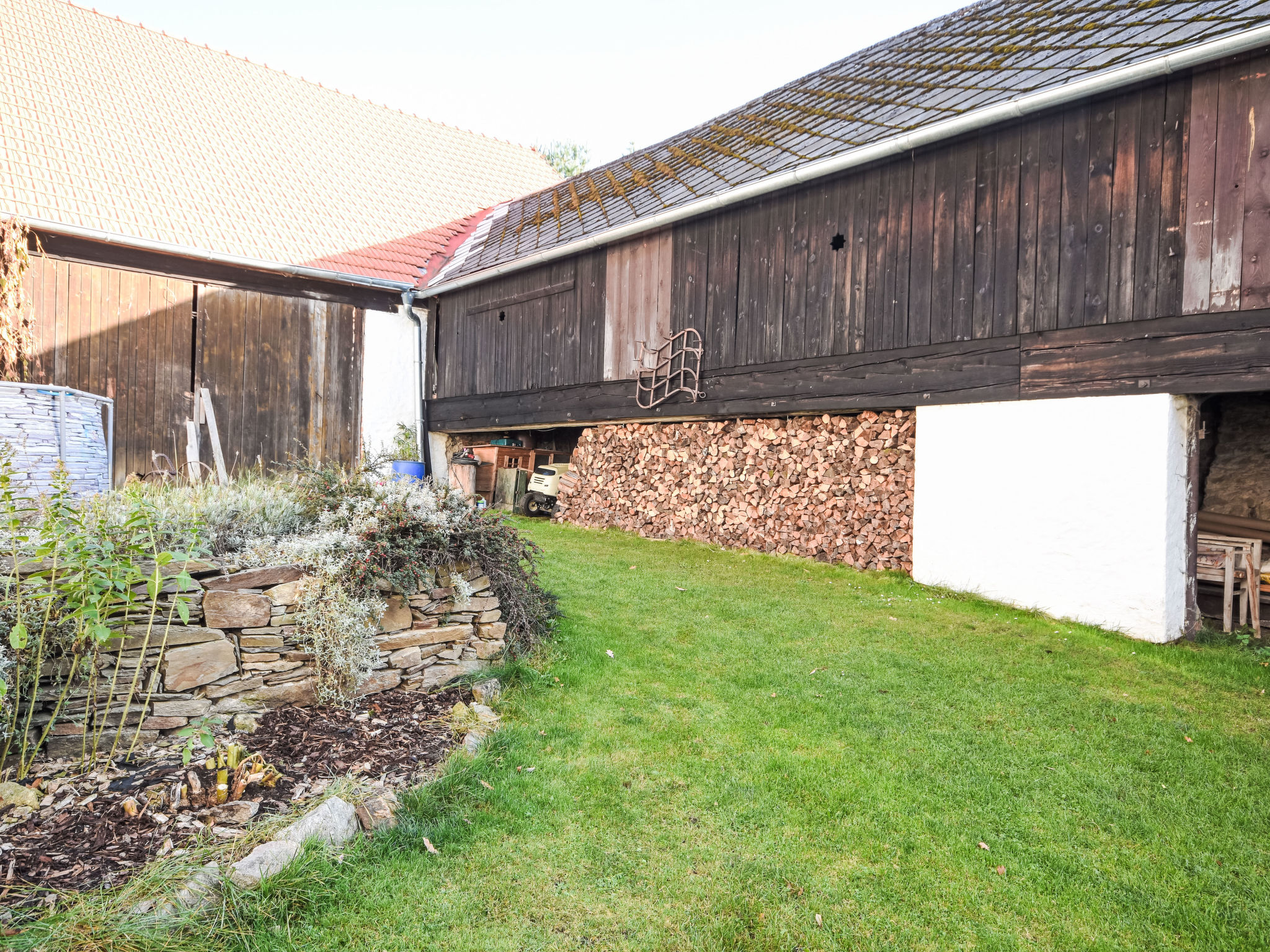 Relax in Farmhouse-Outside