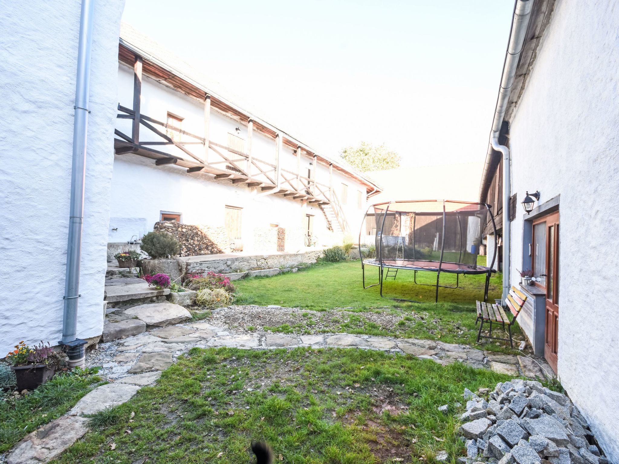Relax in Farmhouse-Outside