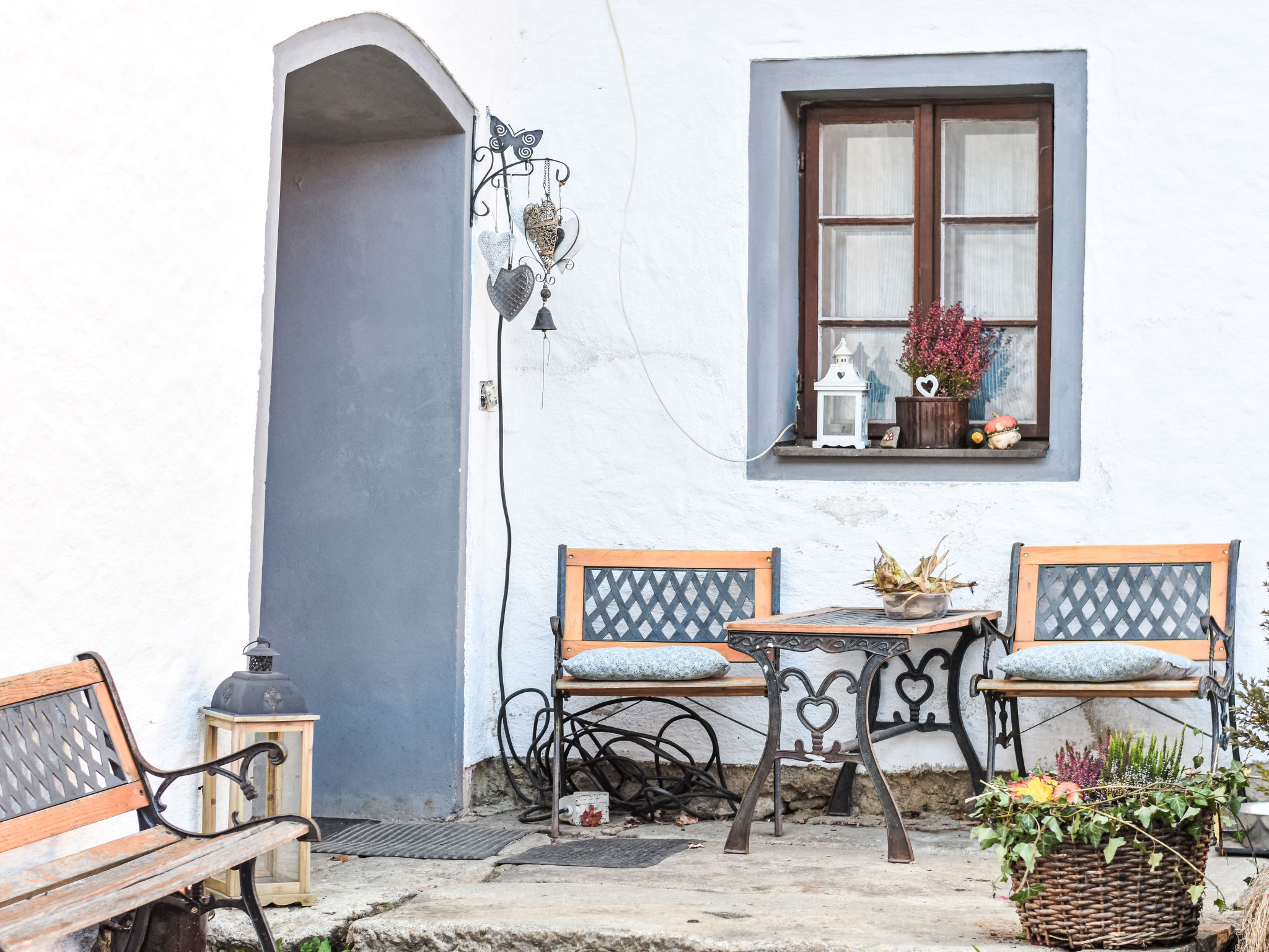 Relax in Farmhouse-Outside