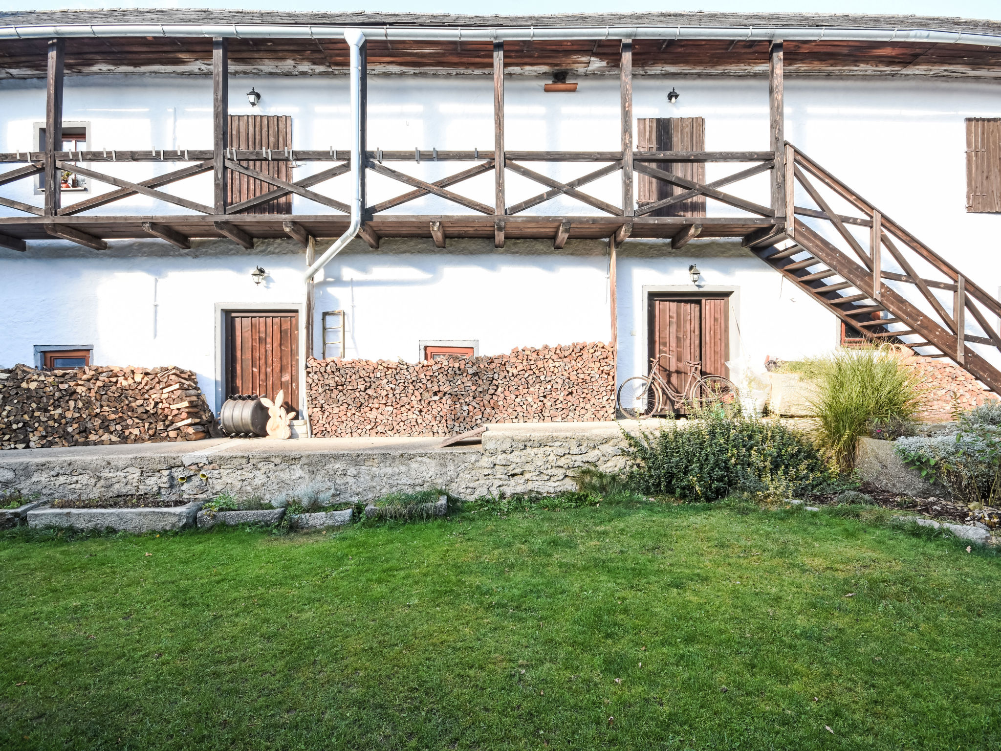 Relax in Farmhouse-Outside