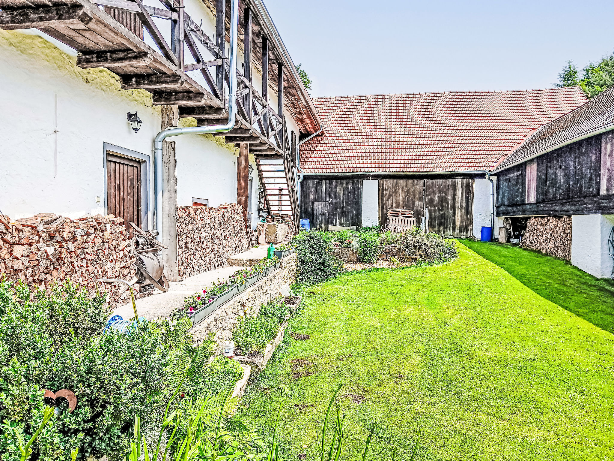 Comfort in Farmhouse-Outside