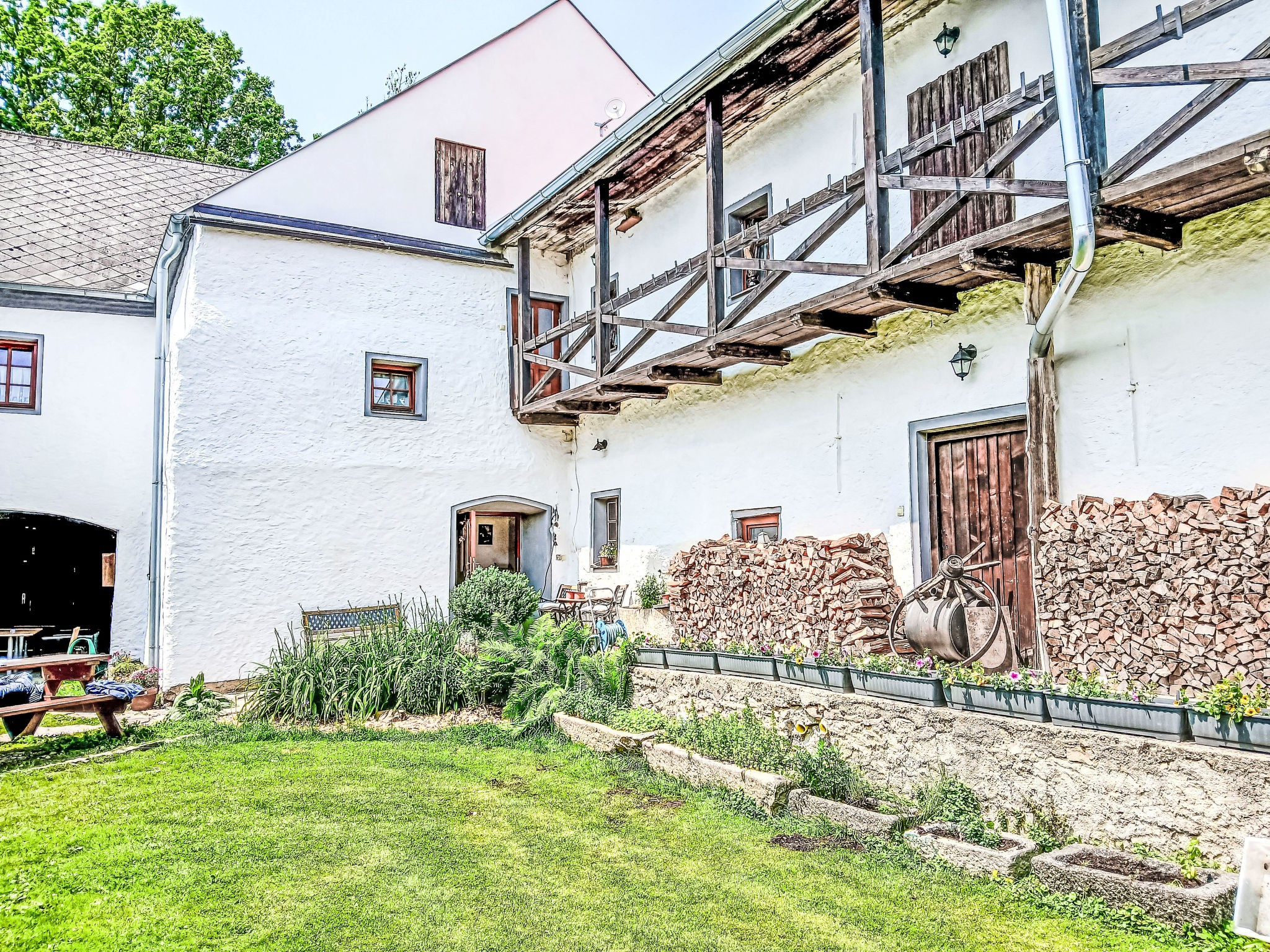 Comfort in Farmhouse-Outside