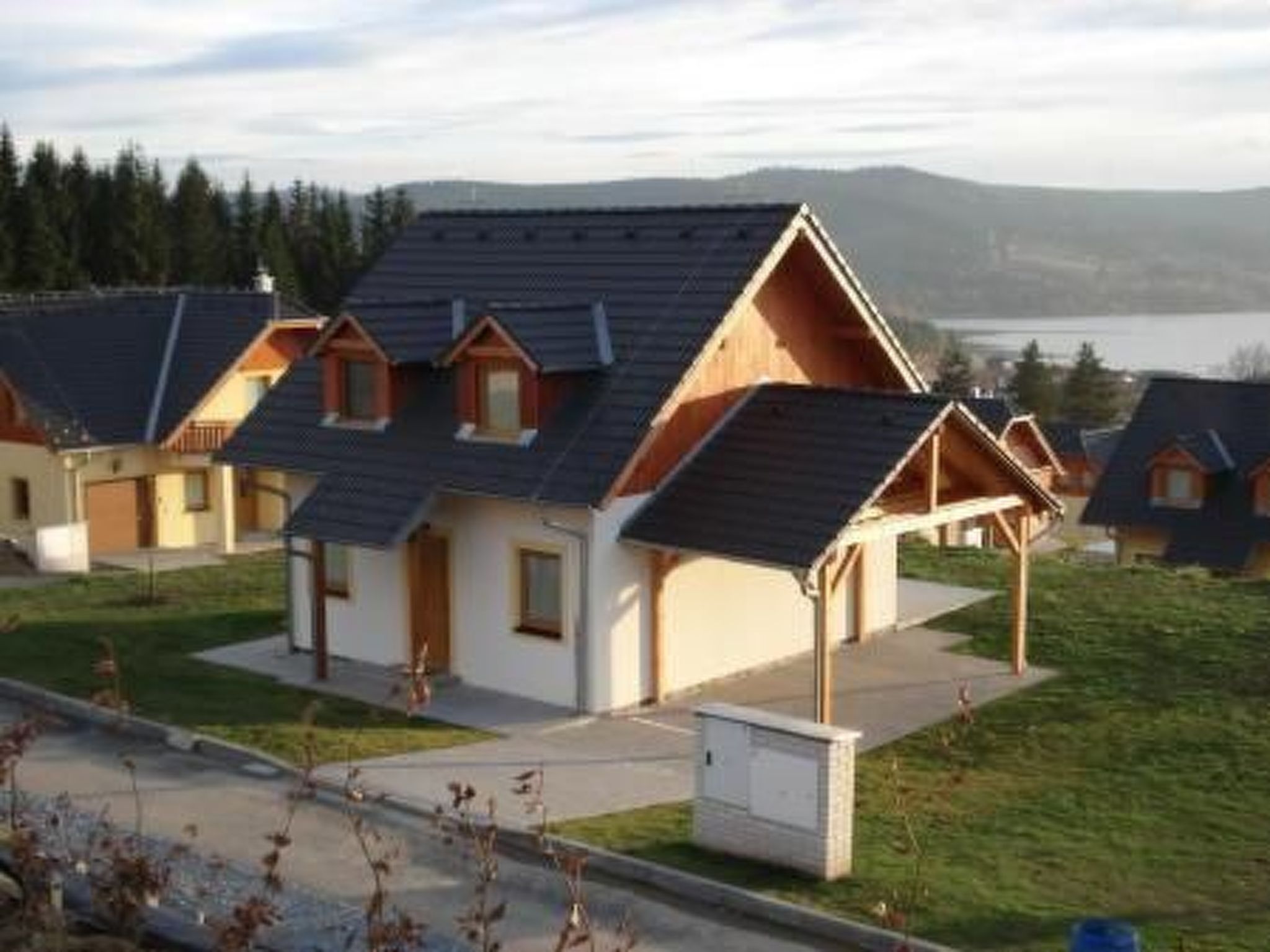 mit Blick auf das Wasser